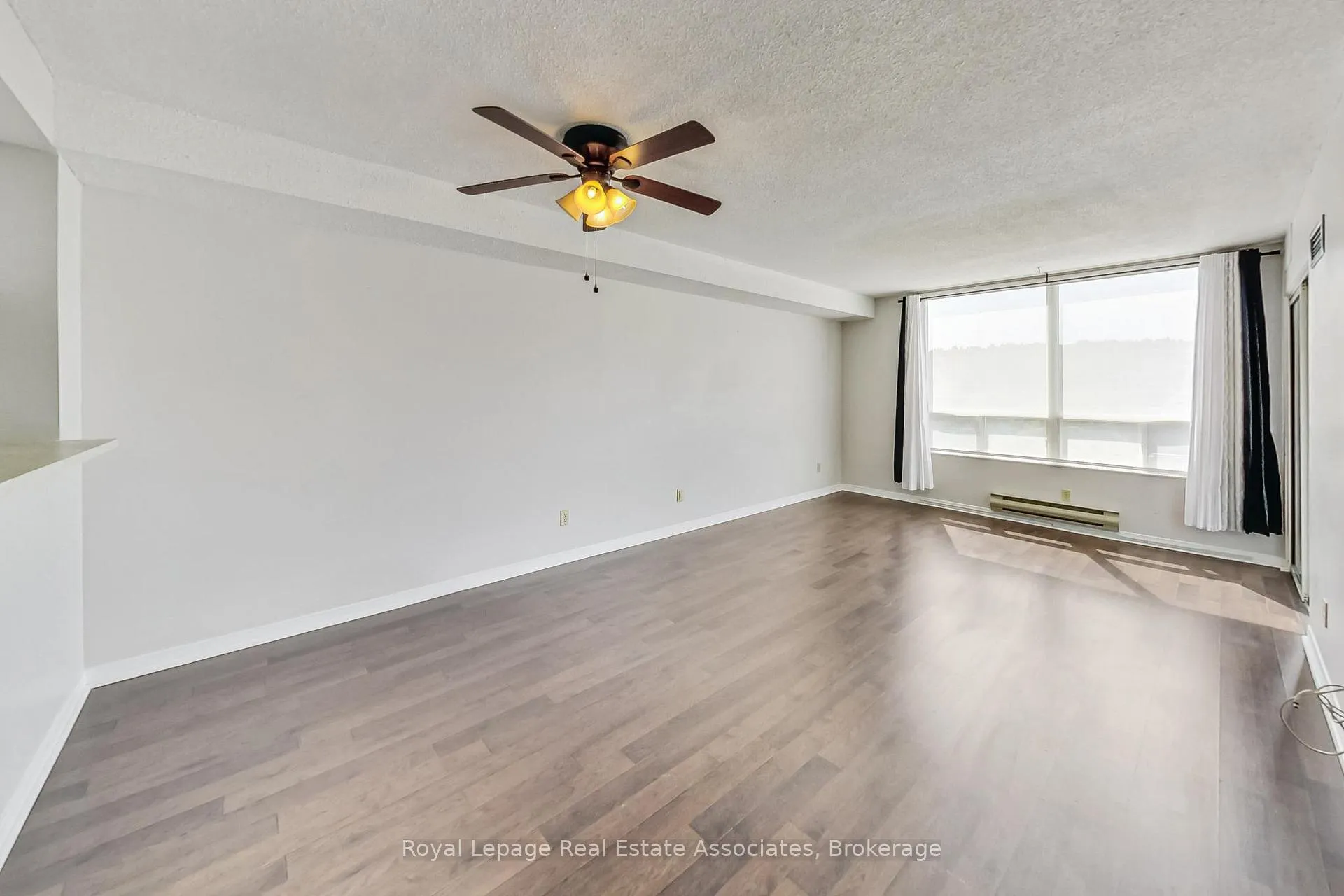 Photo 10 of Unit 501, 495 Highway 8, Hamilton, Stoney Creek — HOMEH