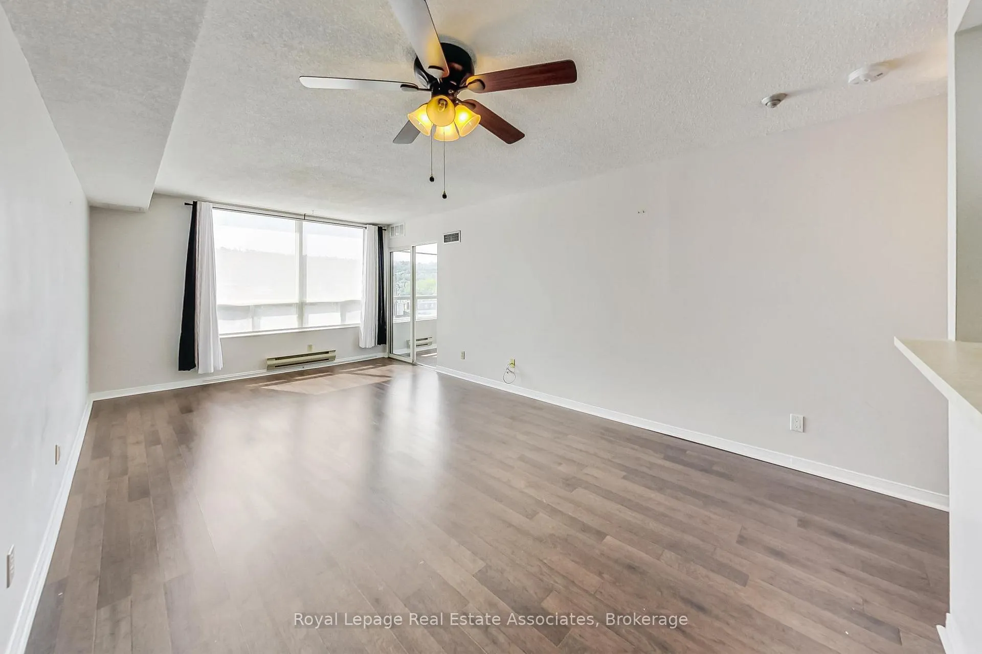 Photo 11 of Unit 501, 495 Highway 8, Hamilton, Stoney Creek — HOMEH