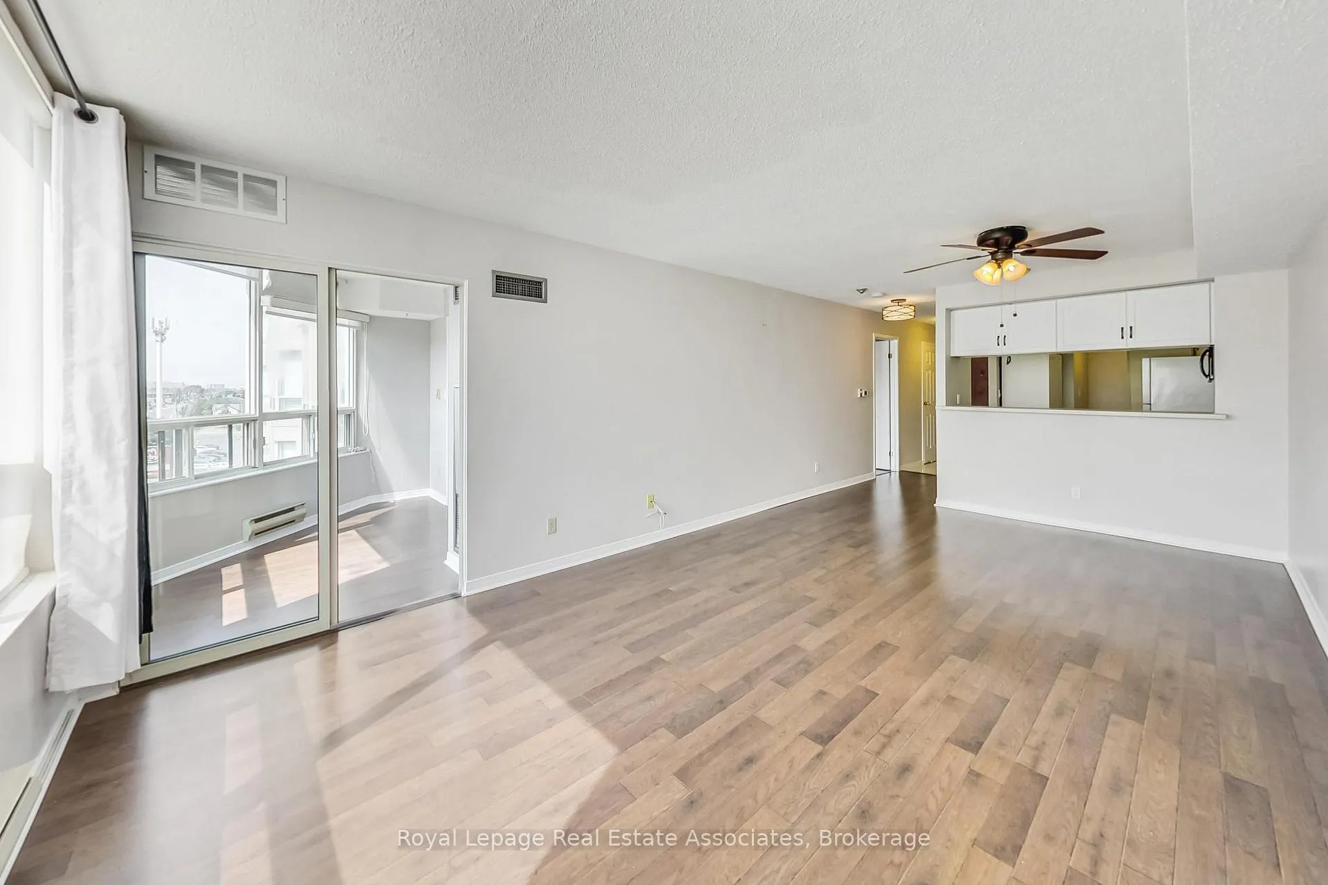 Photo 12 of Unit 501, 495 Highway 8, Hamilton, Stoney Creek — HOMEH