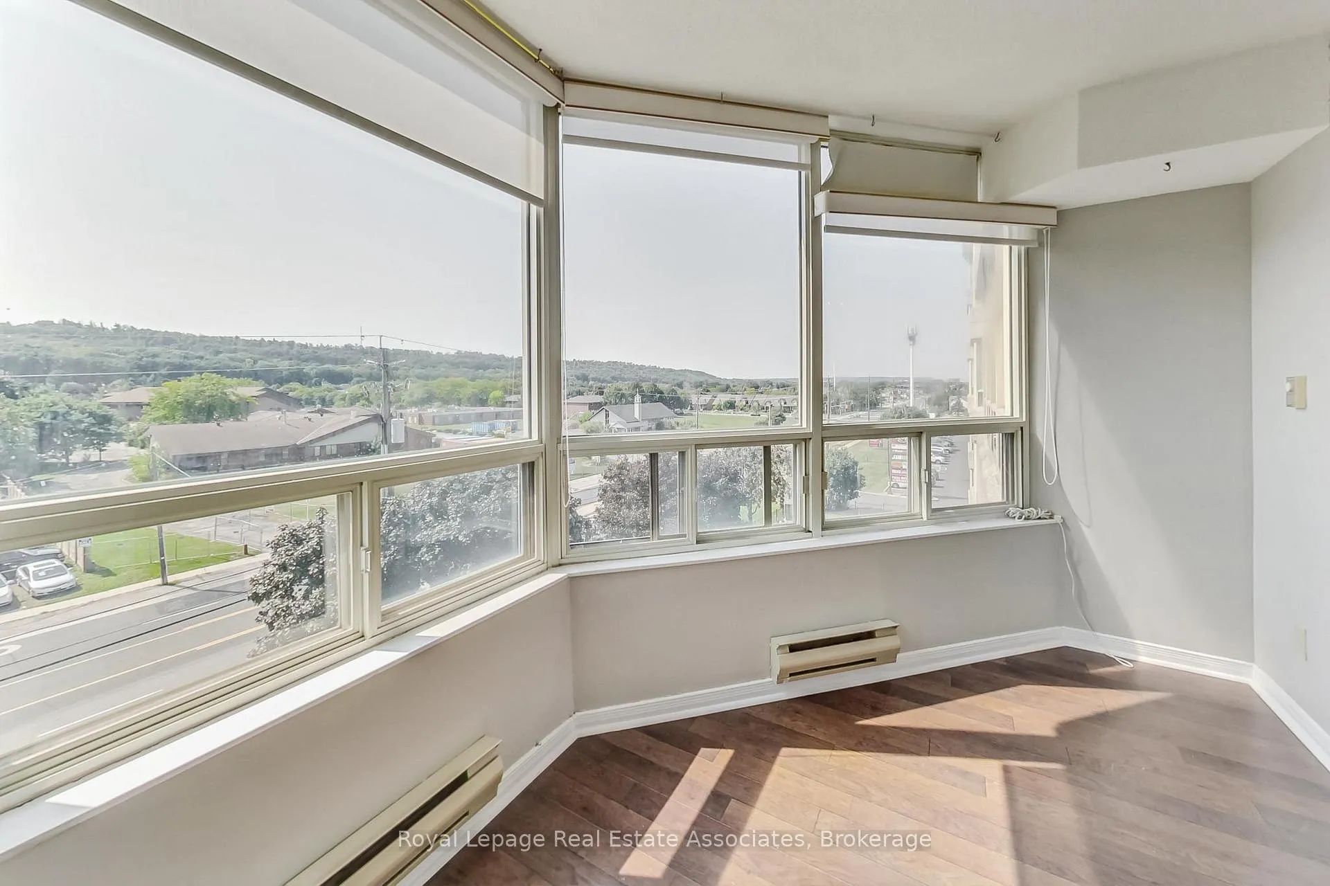 Photo 15 of Unit 501, 495 Highway 8, Hamilton, Stoney Creek — HOMEH