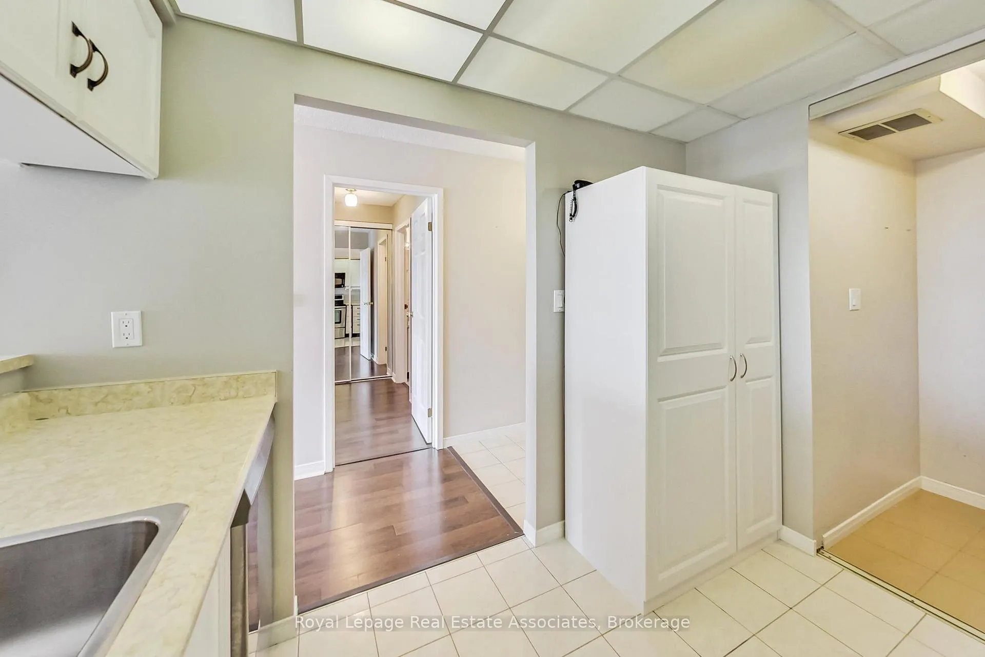 Photo 19 of Unit 501, 495 Highway 8, Hamilton, Stoney Creek — HOMEH