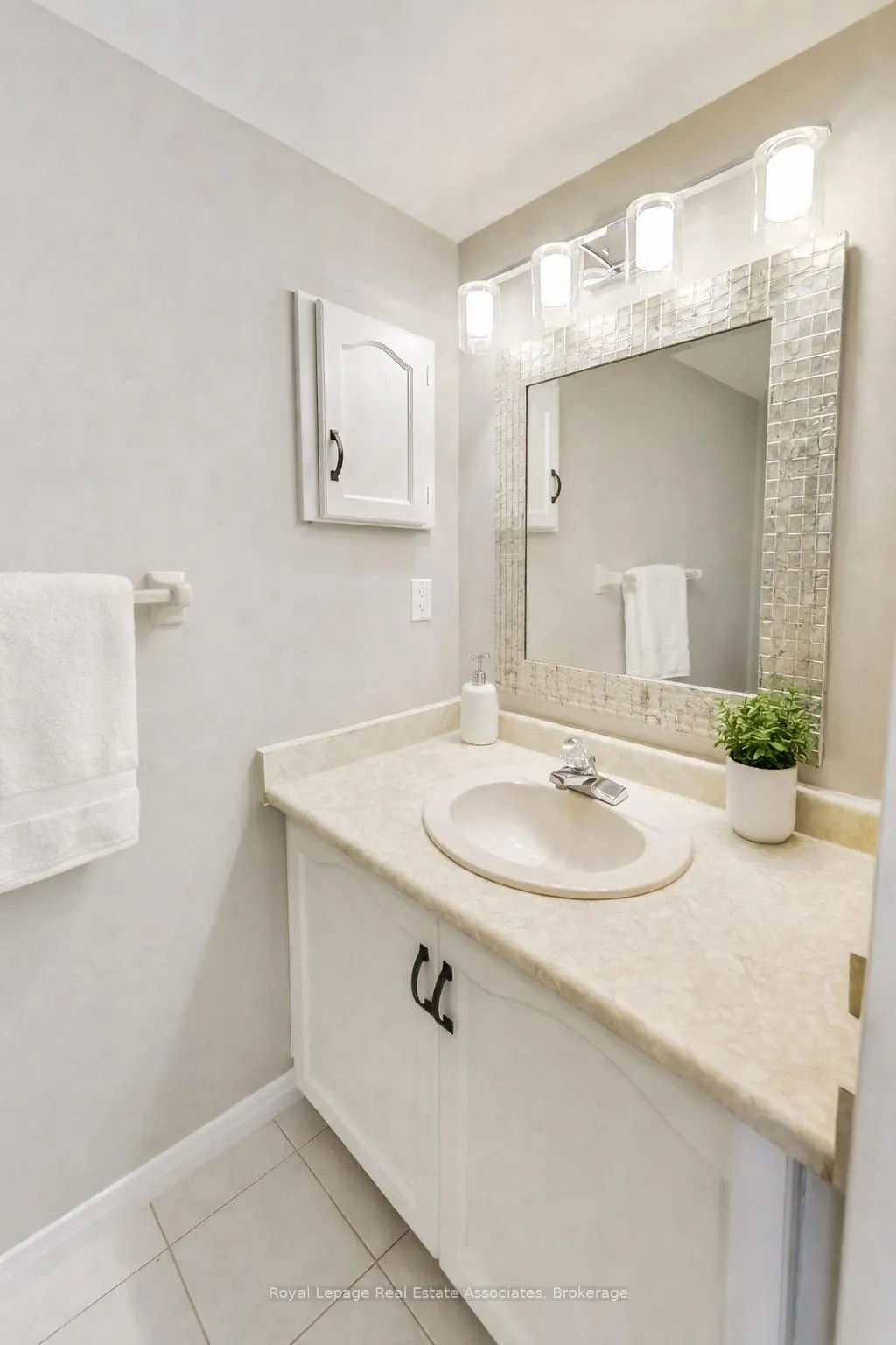 Photo 23 of Unit 501, 495 Highway 8, Hamilton, Stoney Creek — HOMEH