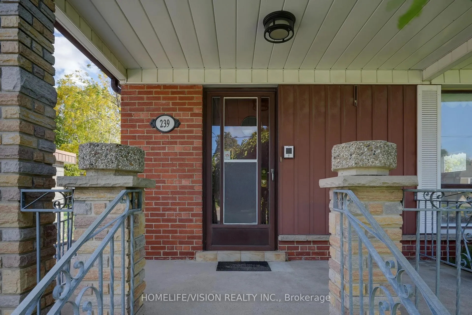 Photo 4 of 239 Epsom Downs Drive, North York, Downsview-Roding-CFB — HOMEH