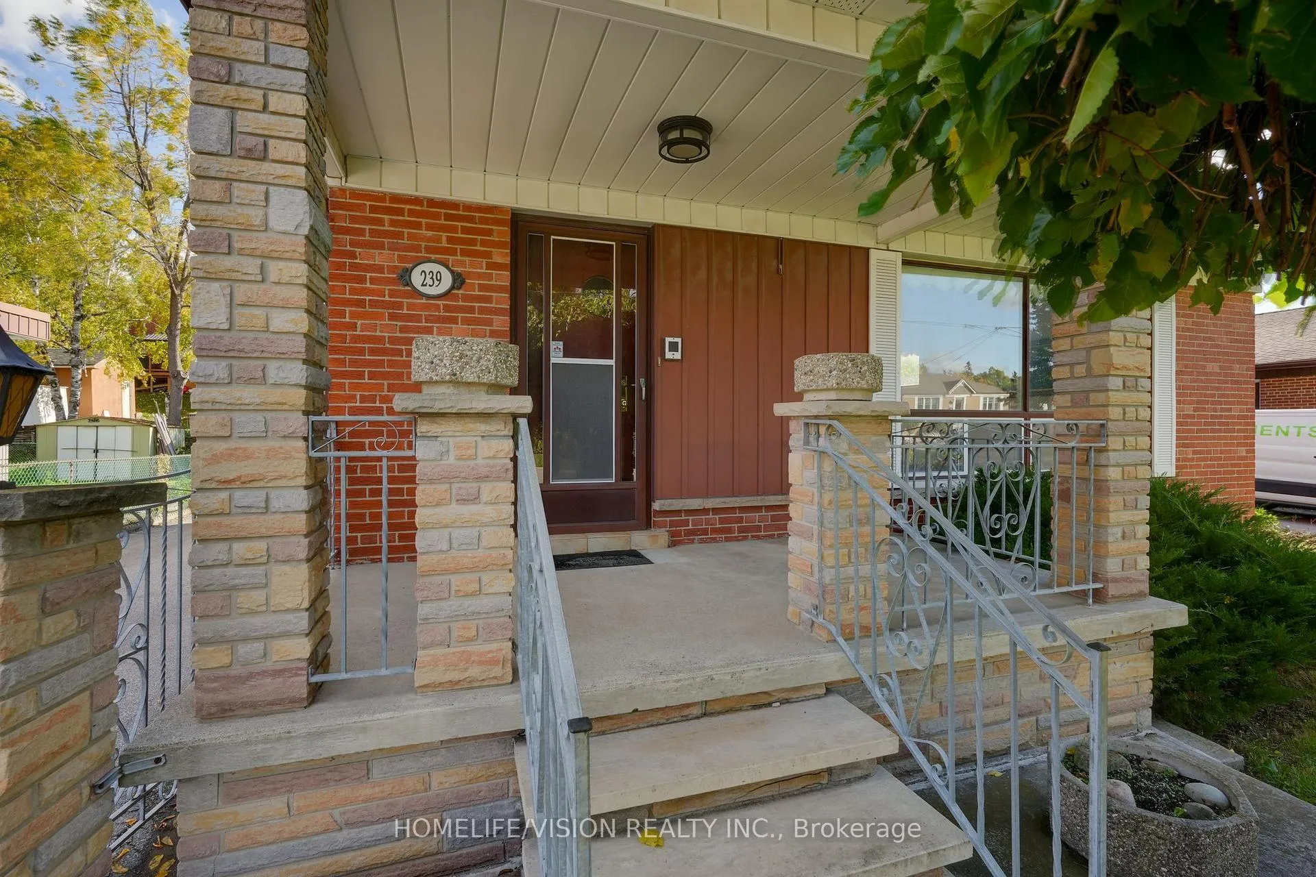 Photo 5 of 239 Epsom Downs Drive, North York, Downsview-Roding-CFB — HOMEH