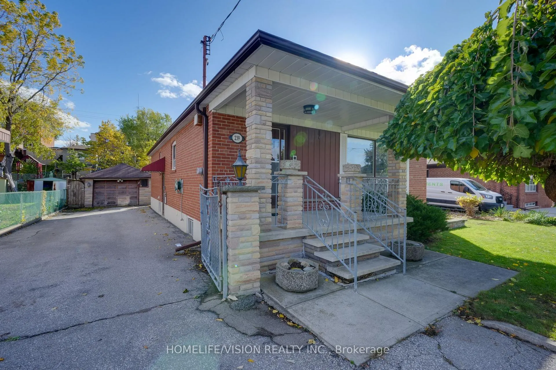 Photo 6 of 239 Epsom Downs Drive, North York, Downsview-Roding-CFB — HOMEH