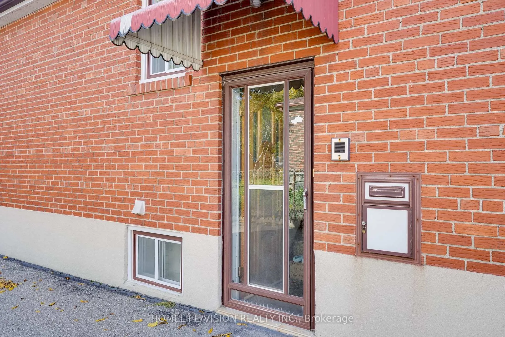 Photo 8 of 239 Epsom Downs Drive, North York, Downsview-Roding-CFB — HOMEH