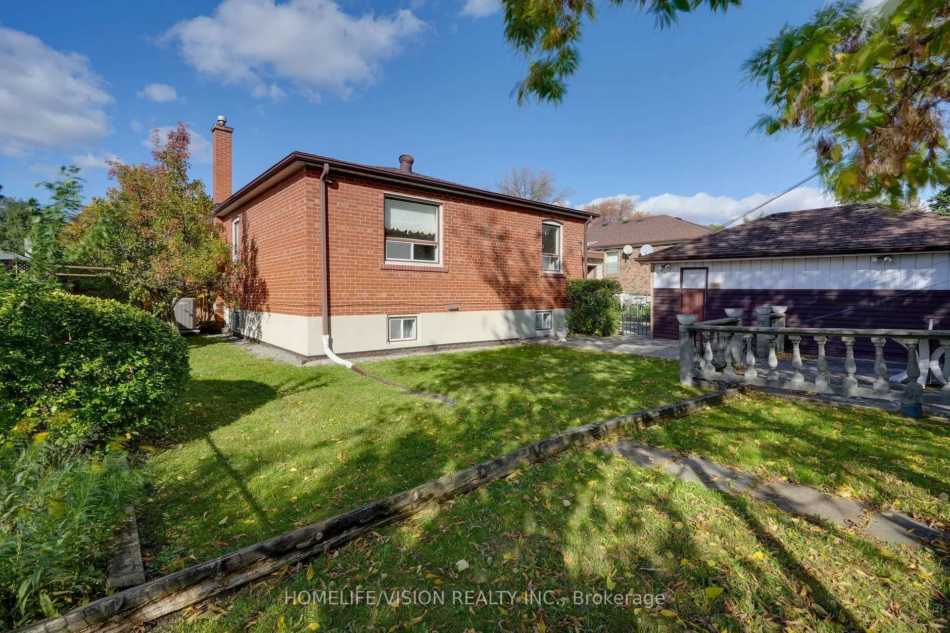 Photo 9 of 239 Epsom Downs Drive, North York, Downsview-Roding-CFB — HOMEH