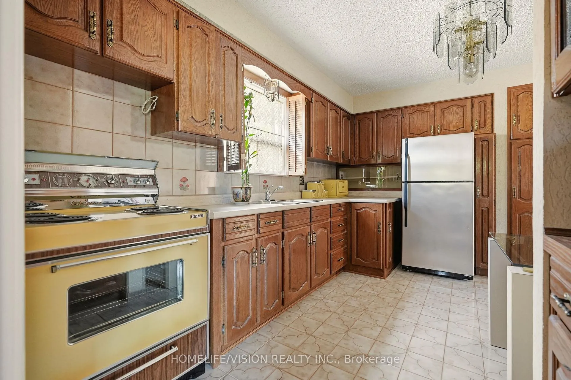 Photo 19 of 239 Epsom Downs Drive, North York, Downsview-Roding-CFB — HOMEH