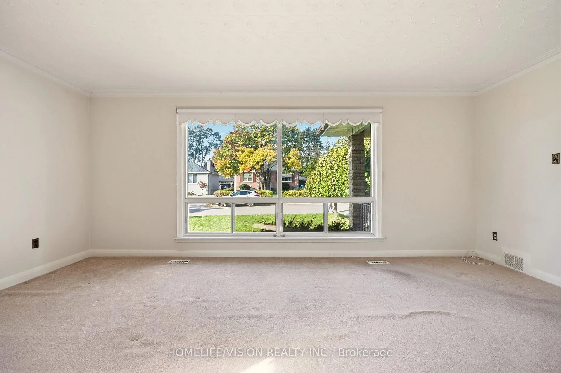 Photo 52 of 239 Epsom Downs Drive, North York, Downsview-Roding-CFB — HOMEH
