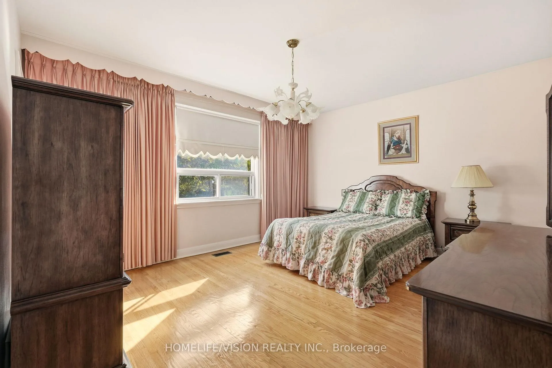 Photo 24 of 239 Epsom Downs Drive, North York, Downsview-Roding-CFB — HOMEH
