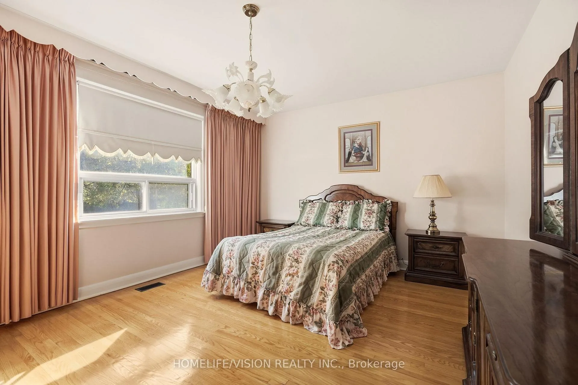 Photo 25 of 239 Epsom Downs Drive, North York, Downsview-Roding-CFB — HOMEH
