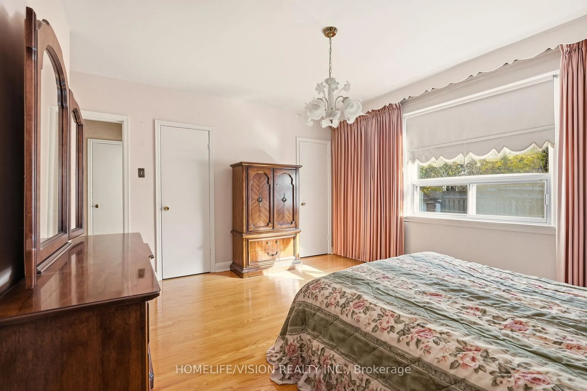 Photo 26 of 239 Epsom Downs Drive, North York, Downsview-Roding-CFB — HOMEH