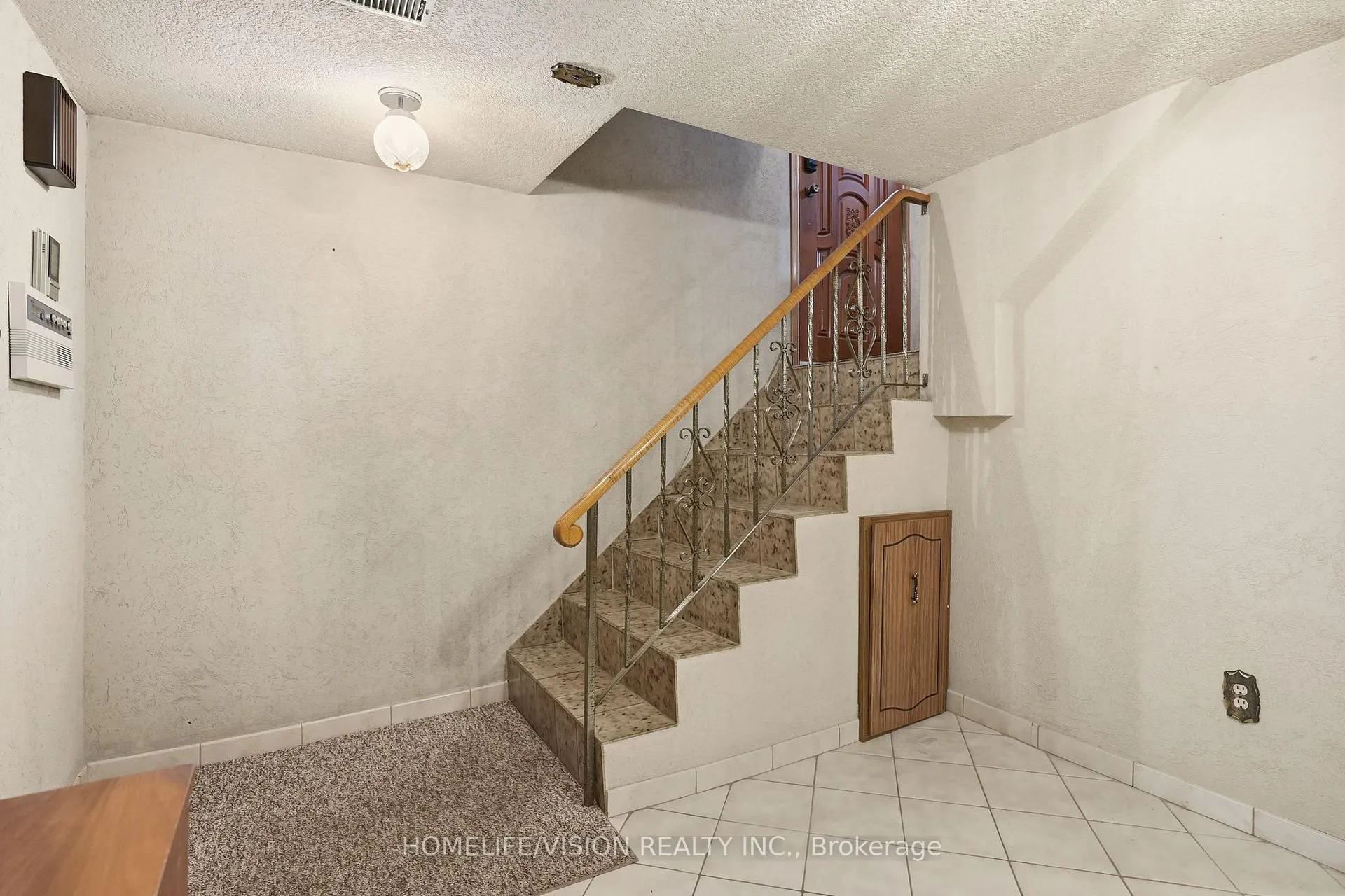 Photo 34 of 239 Epsom Downs Drive, North York, Downsview-Roding-CFB — HOMEH
