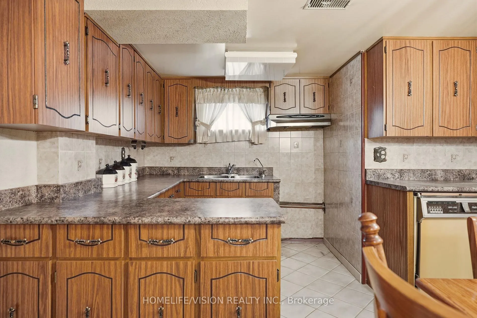 Photo 37 of 239 Epsom Downs Drive, North York, Downsview-Roding-CFB — HOMEH