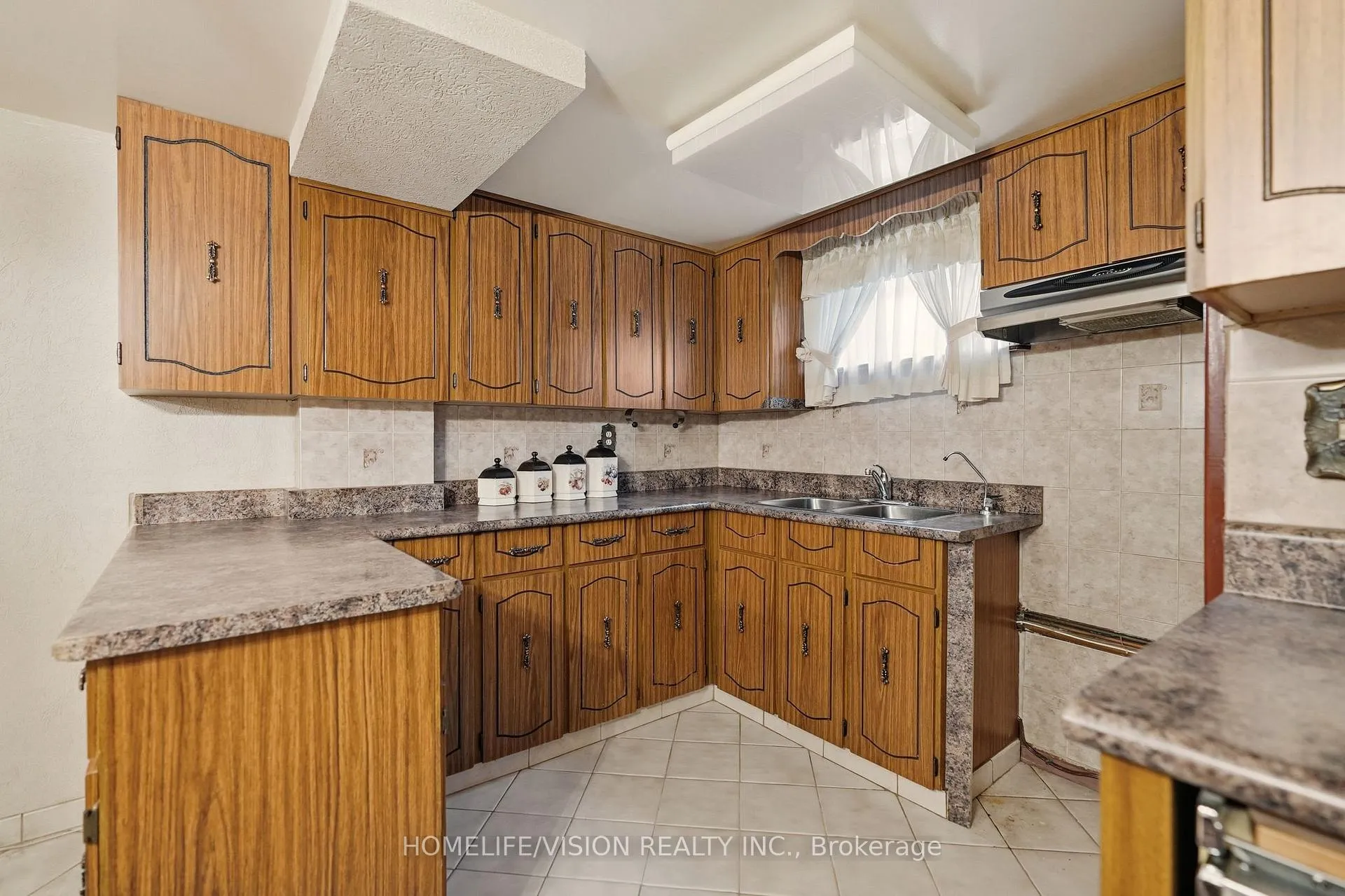 Photo 38 of 239 Epsom Downs Drive, North York, Downsview-Roding-CFB — HOMEH