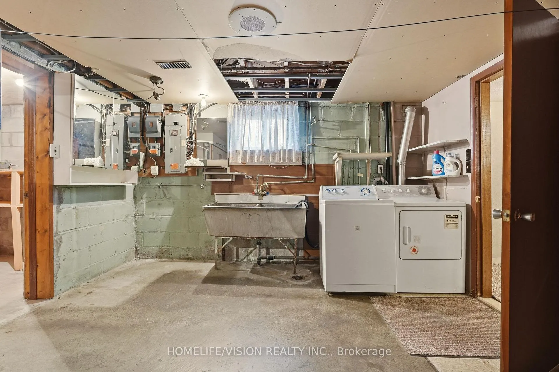 Photo 43 of 239 Epsom Downs Drive, North York, Downsview-Roding-CFB — HOMEH