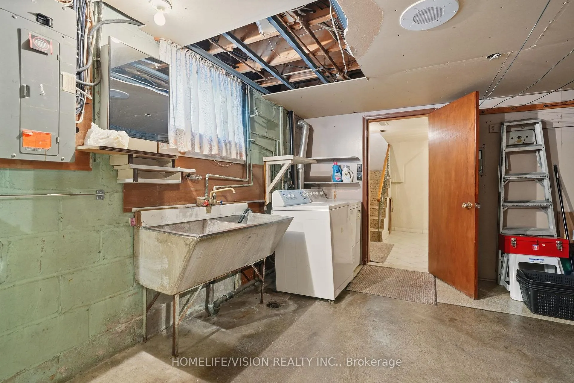 Photo 45 of 239 Epsom Downs Drive, North York, Downsview-Roding-CFB — HOMEH