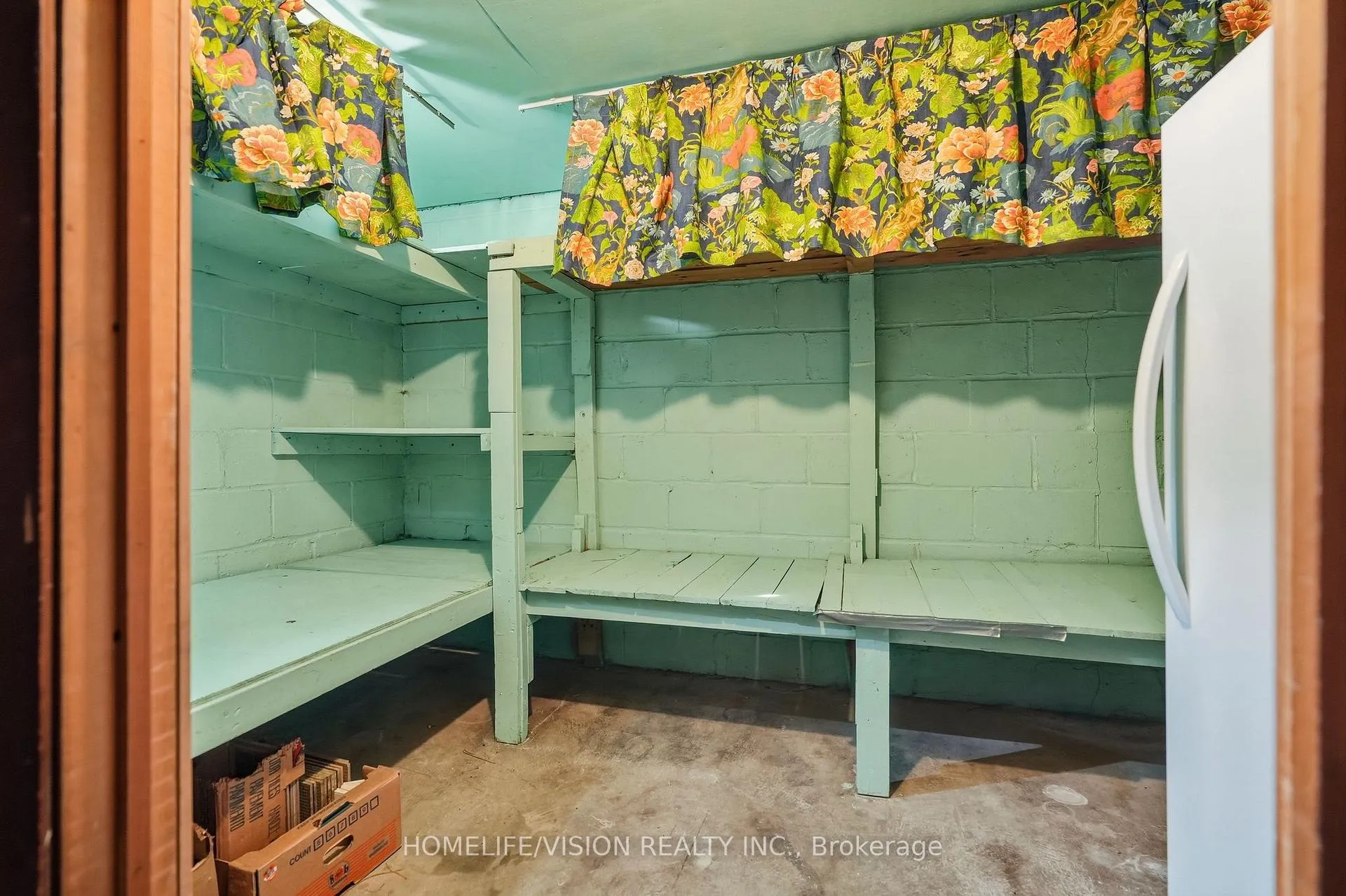 Photo 46 of 239 Epsom Downs Drive, North York, Downsview-Roding-CFB — HOMEH