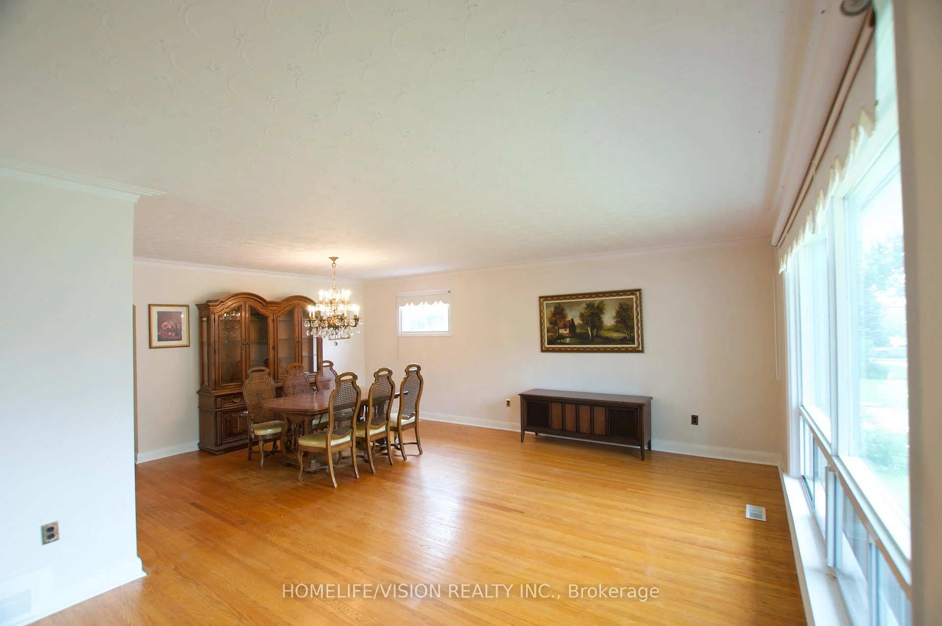 Photo 12 of 239 Epsom Downs Drive, North York, Downsview-Roding-CFB — HOMEH