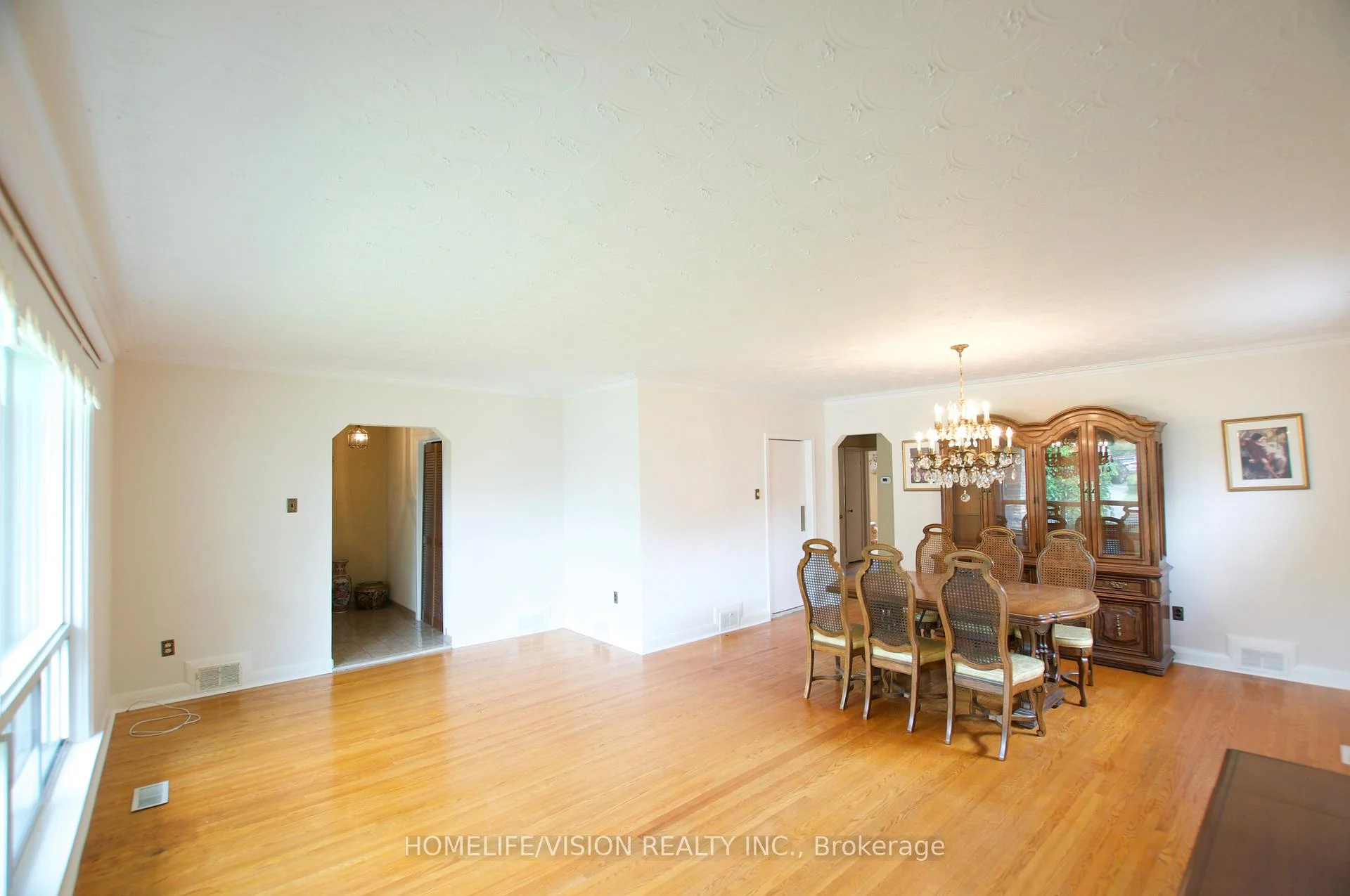 Photo 13 of 239 Epsom Downs Drive, North York, Downsview-Roding-CFB — HOMEH