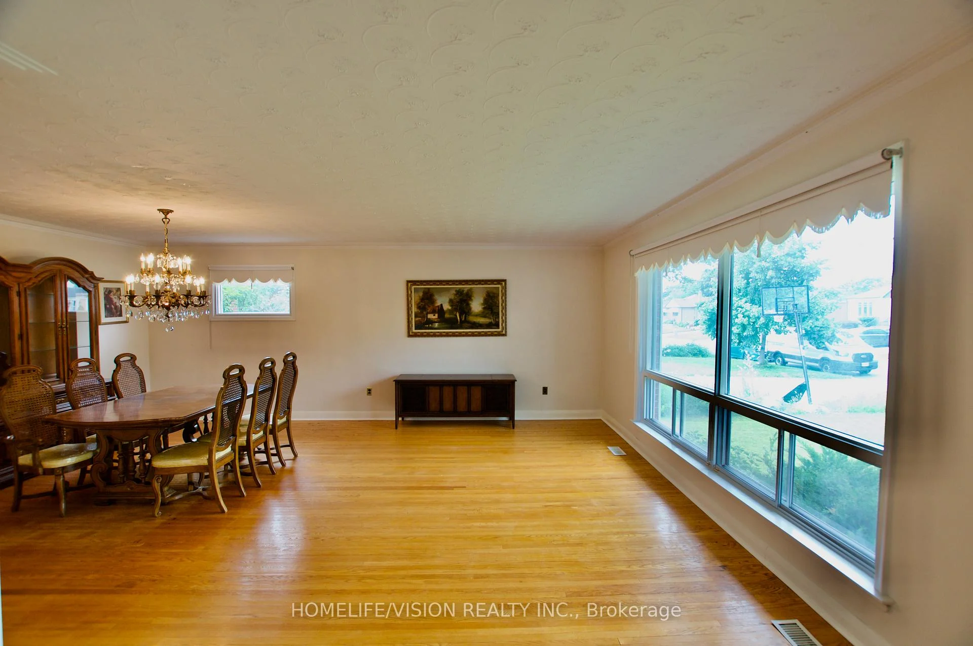 Photo 17 of 239 Epsom Downs Drive, North York, Downsview-Roding-CFB — HOMEH