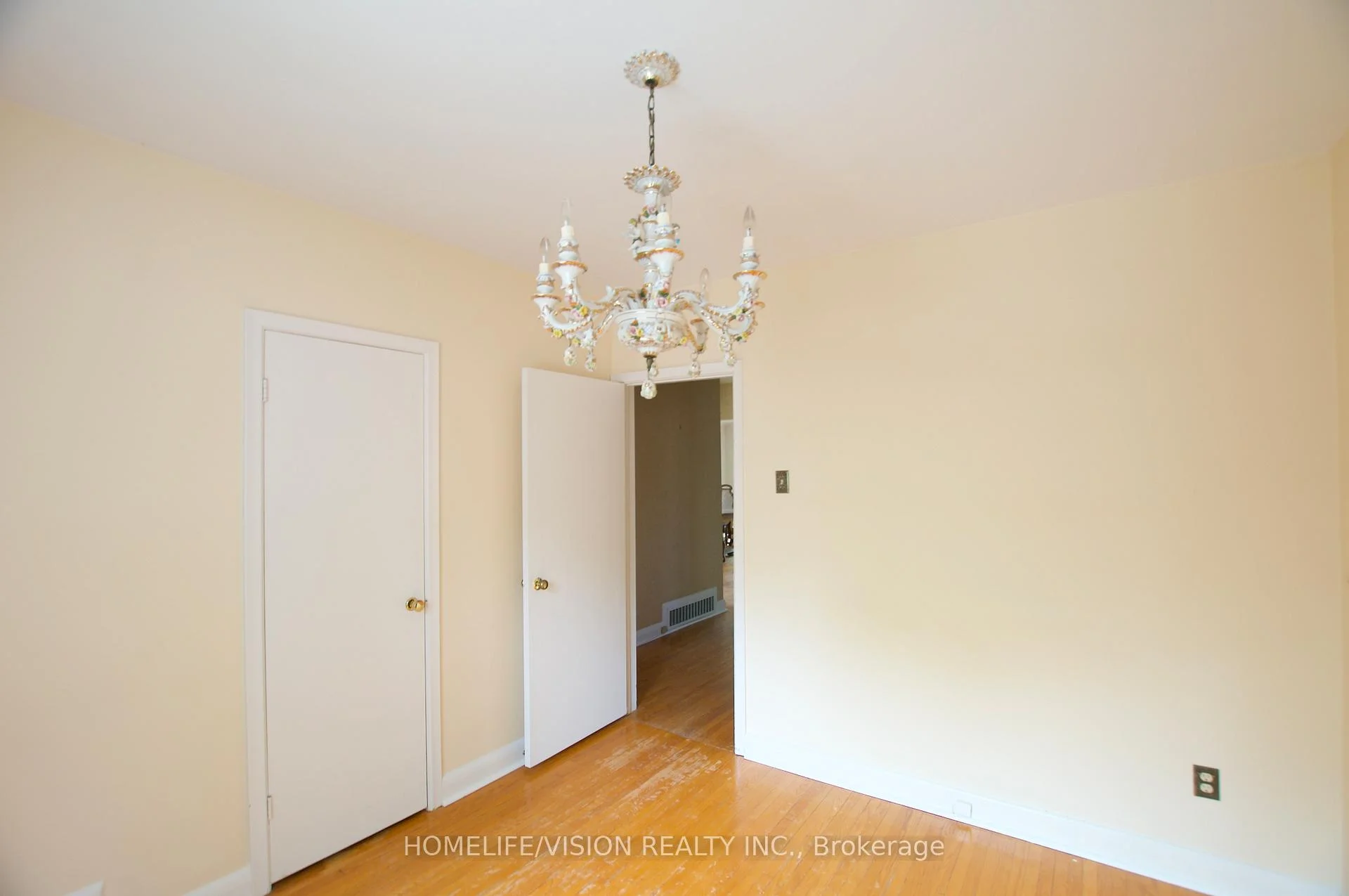 Photo 27 of 239 Epsom Downs Drive, North York, Downsview-Roding-CFB — HOMEH