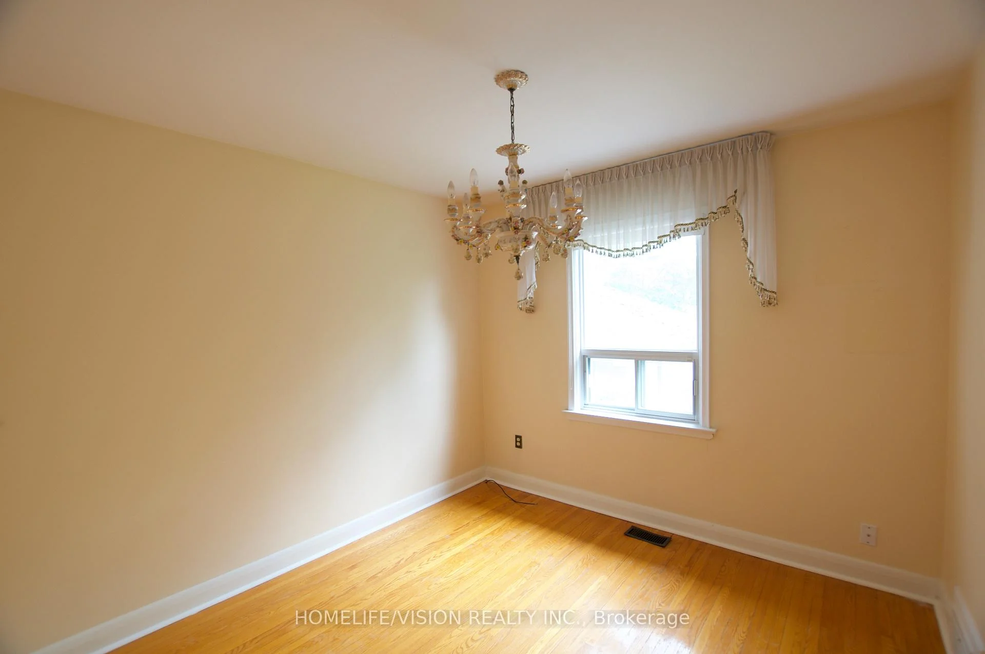 Photo 28 of 239 Epsom Downs Drive, North York, Downsview-Roding-CFB — HOMEH