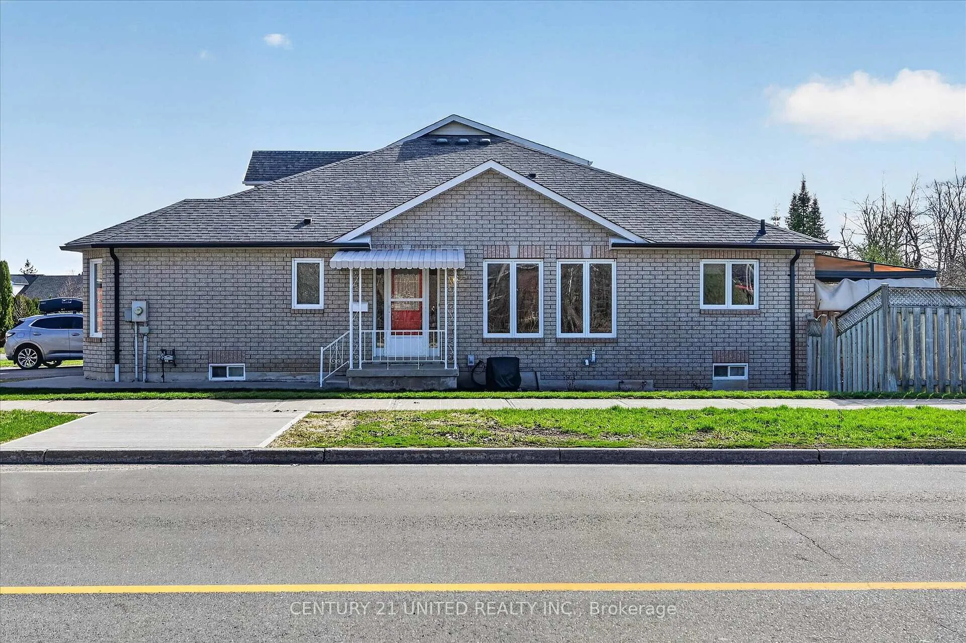 Photo 2 of 1348 Lillico Crescent, Peterborough, Monaghan Ward 2 — HOMEH