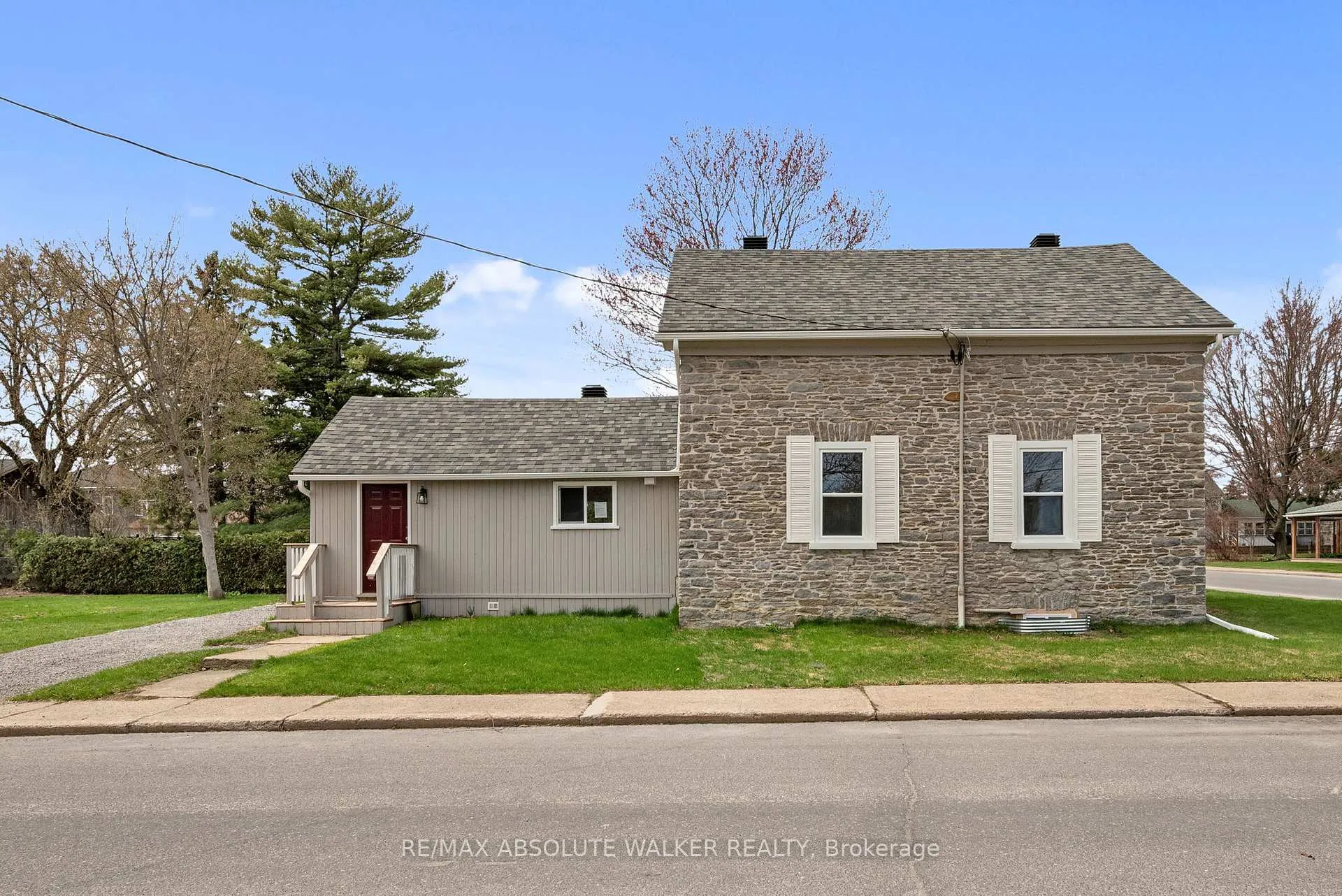 Photo 2 of 297 Park Street E, Prescott — HOMEH