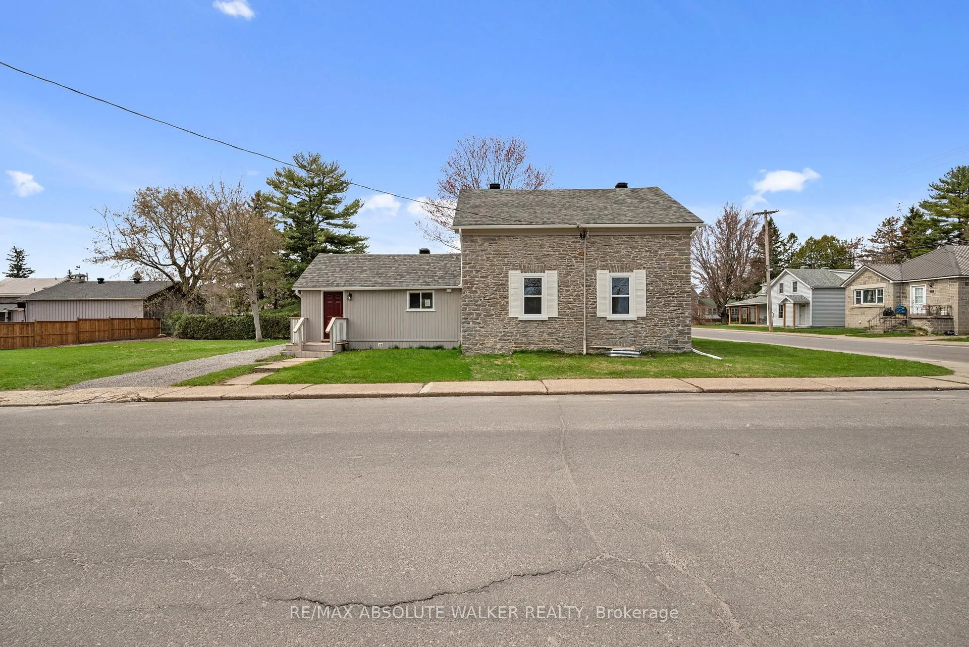 Photo 3 of 297 Park Street E, Prescott — HOMEH