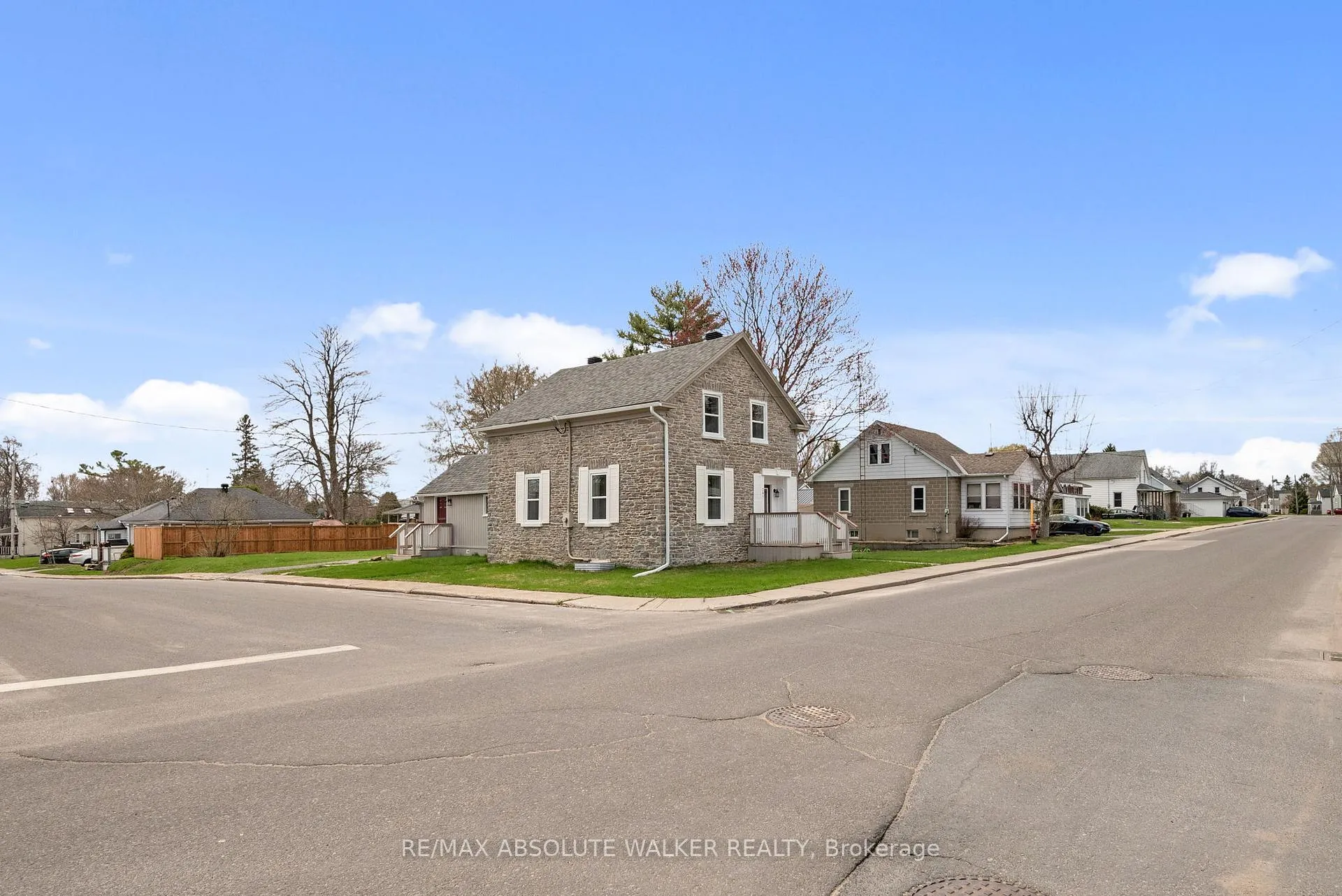 Photo 5 of 297 Park Street E, Prescott — HOMEH