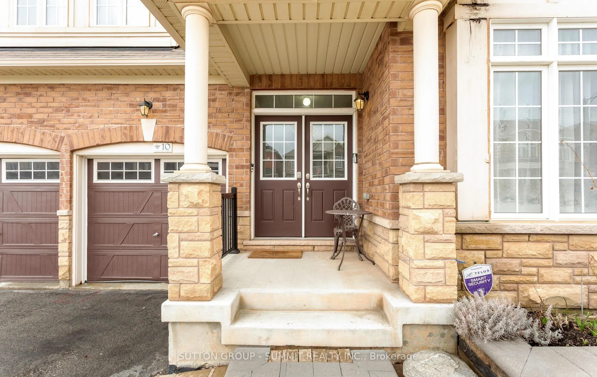Photo 2 of 10 Elmcrest Drive, Brampton, Credit Valley — HOMEH