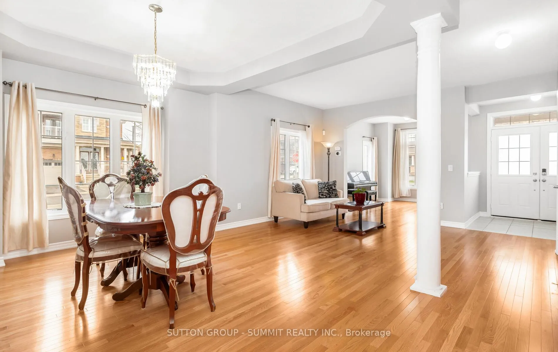 Photo 5 of 10 Elmcrest Drive, Brampton, Credit Valley — HOMEH