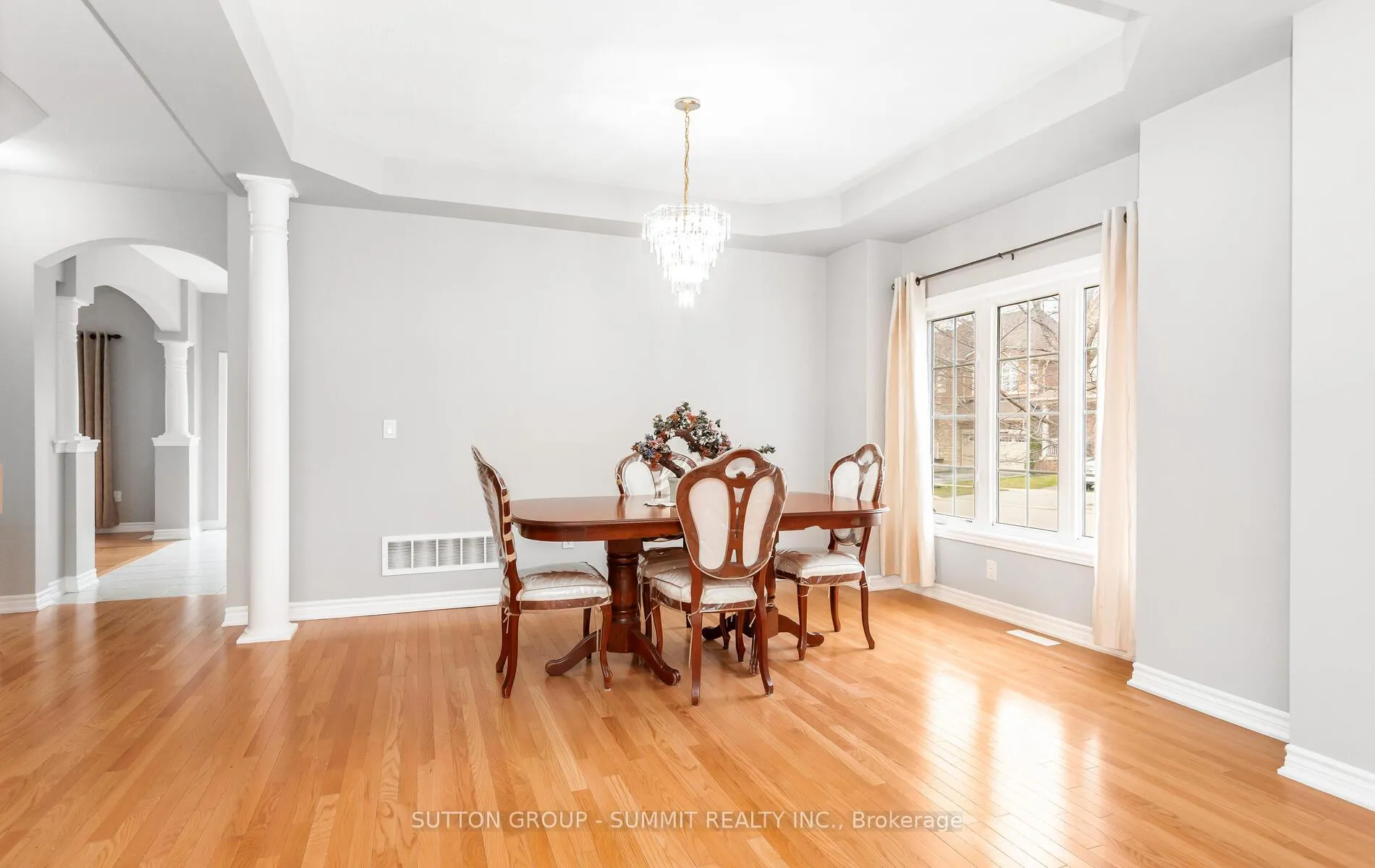 Photo 6 of 10 Elmcrest Drive, Brampton, Credit Valley — HOMEH
