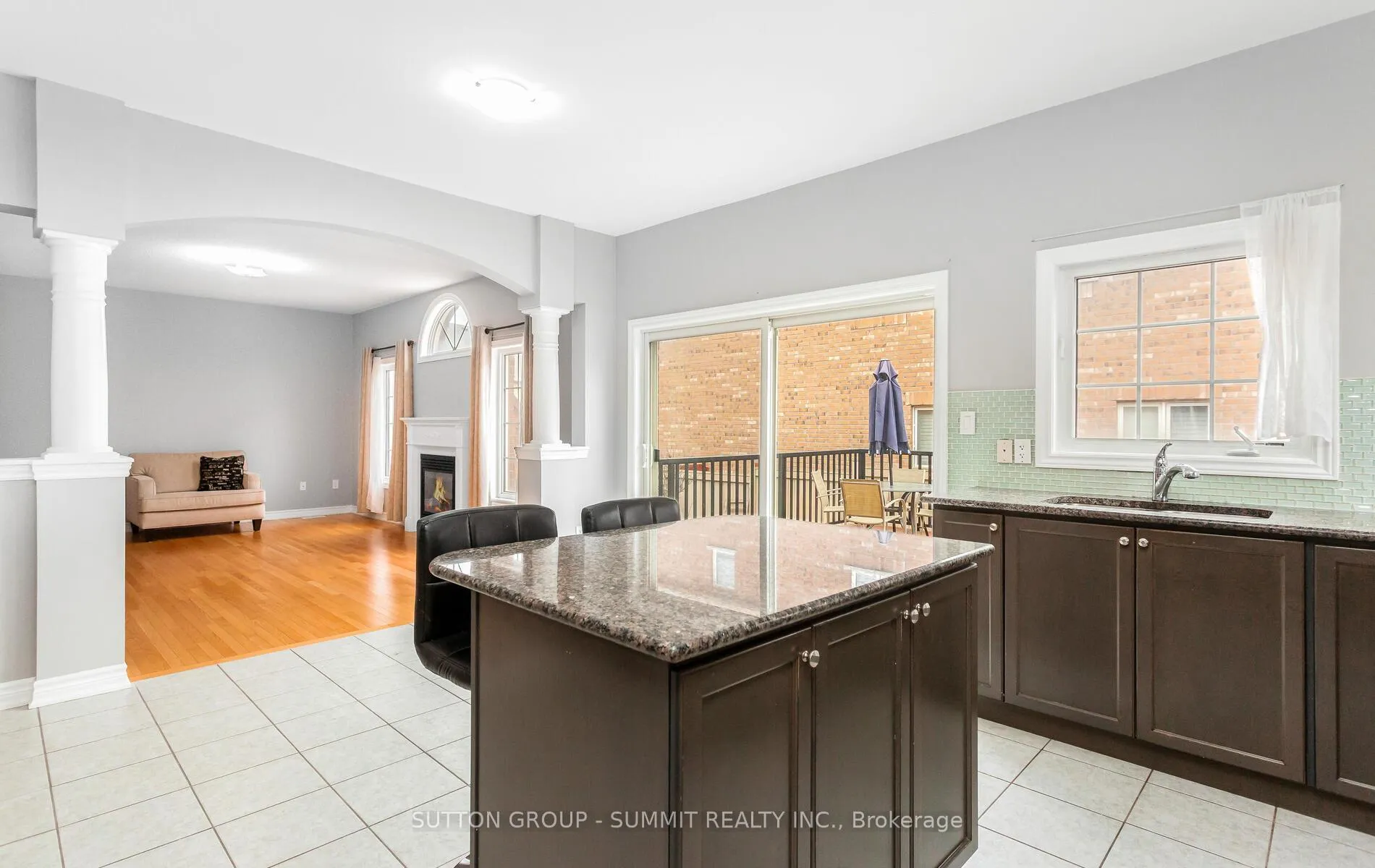 Photo 11 of 10 Elmcrest Drive, Brampton, Credit Valley — HOMEH
