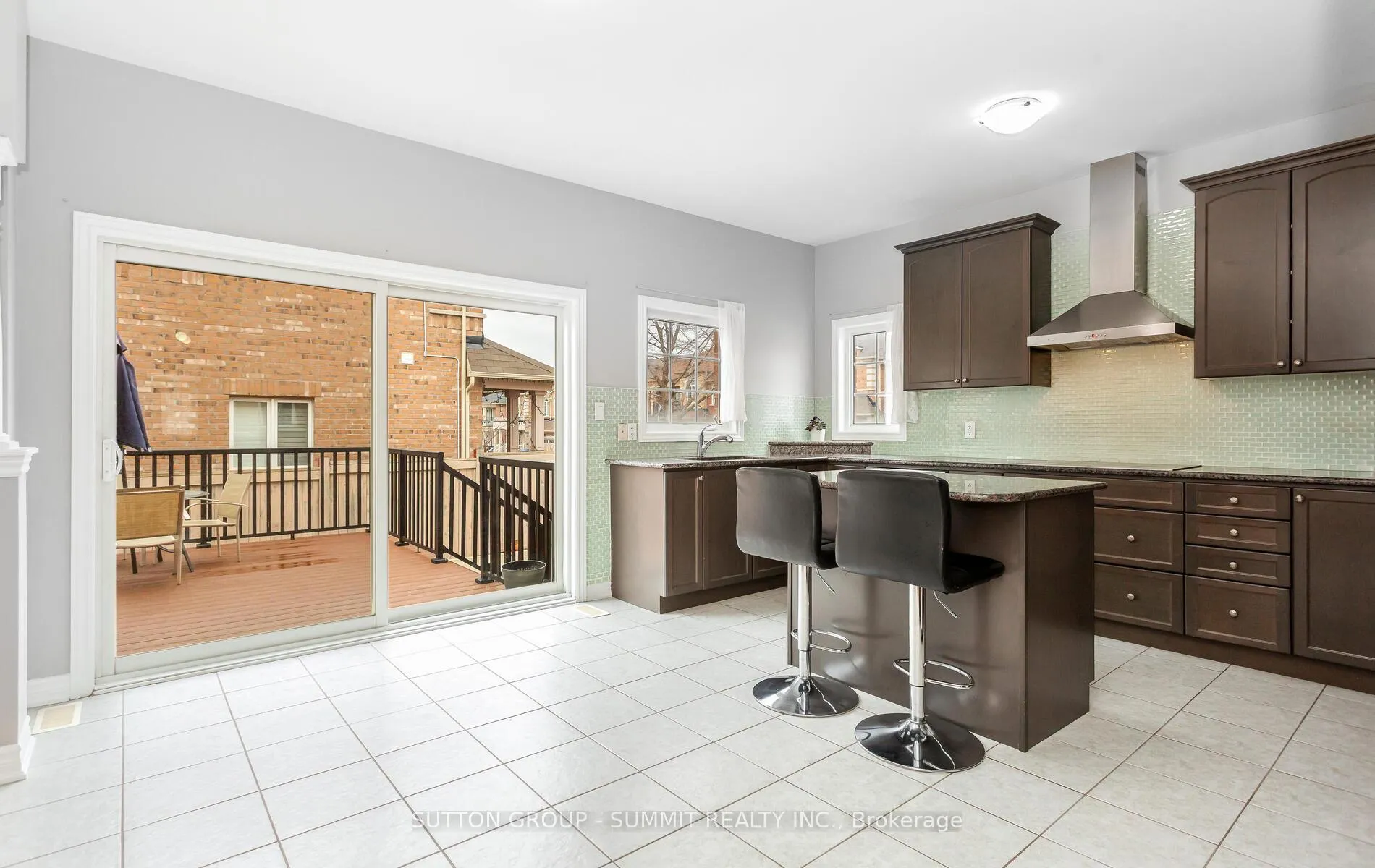 Photo 12 of 10 Elmcrest Drive, Brampton, Credit Valley — HOMEH