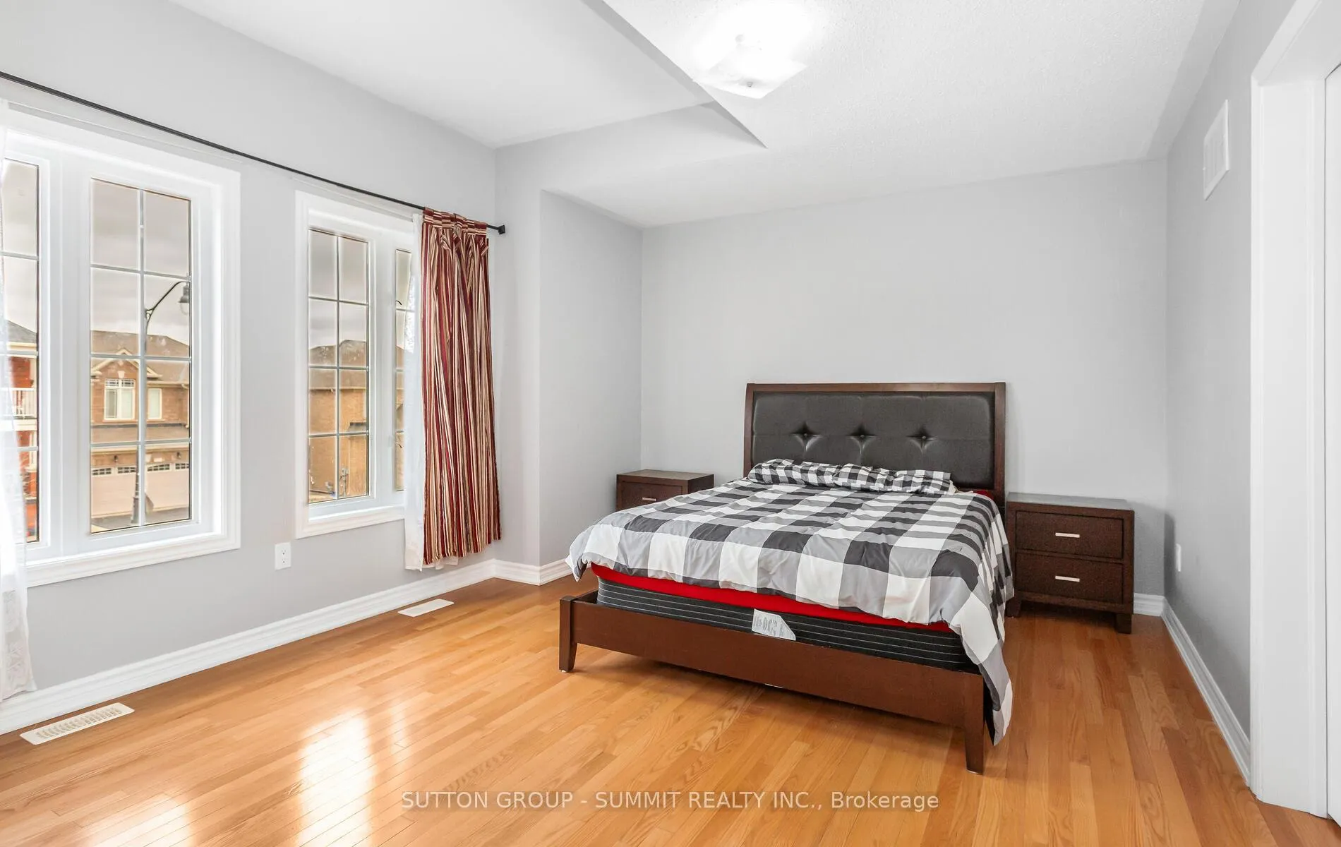 Photo 20 of 10 Elmcrest Drive, Brampton, Credit Valley — HOMEH