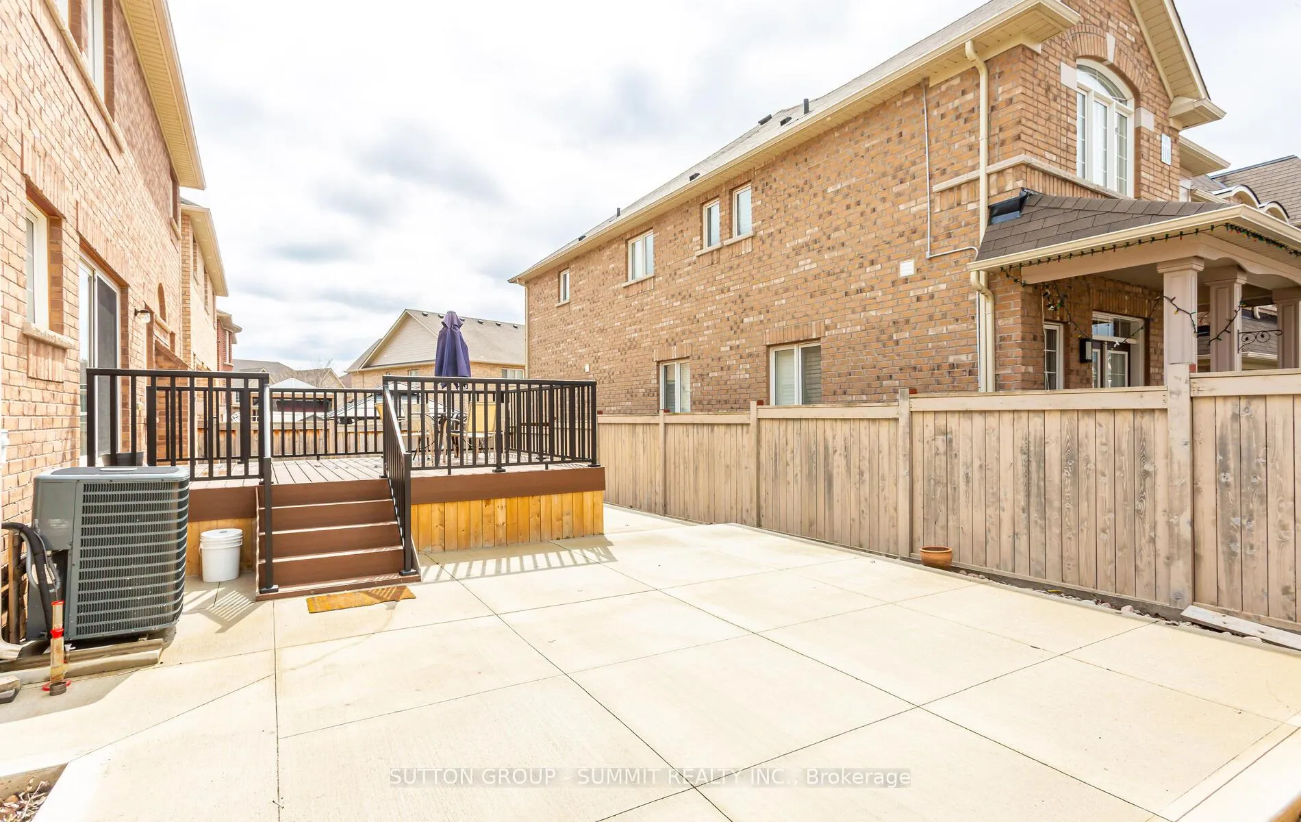 Photo 25 of 10 Elmcrest Drive, Brampton, Credit Valley — HOMEH