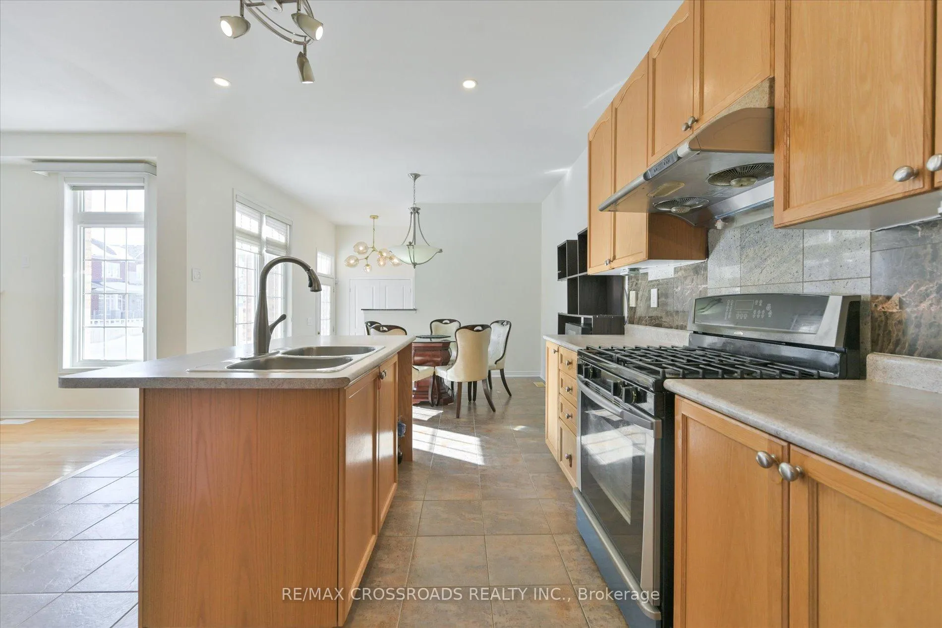 Photo 11 of 76 Shady Oaks Avenue, Markham, Cornell — HOMEH