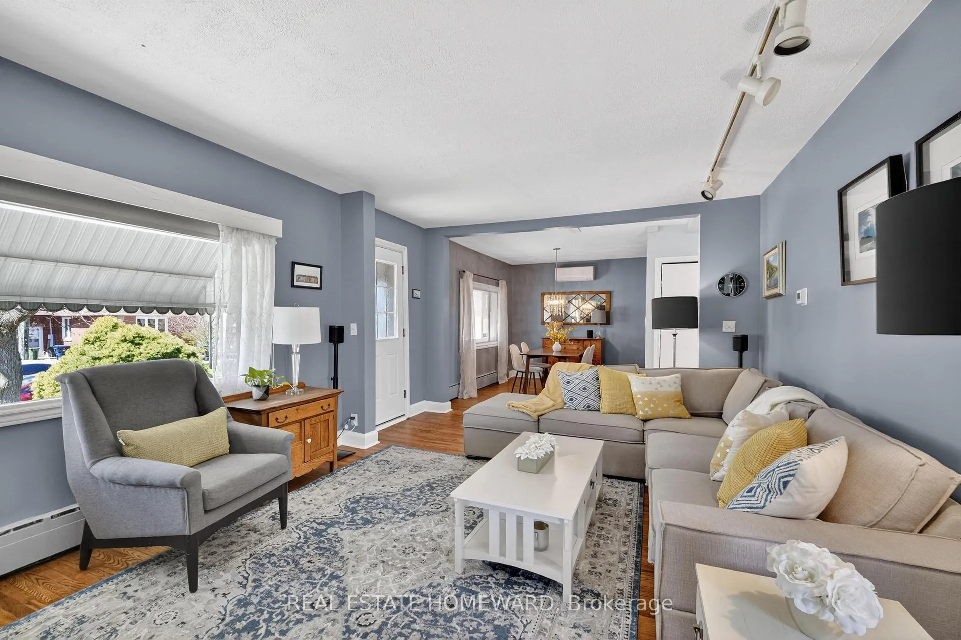 Photo 3 of 15 Bertha Avenue, Scarborough, Clairlea-Birchmount — HOMEH
