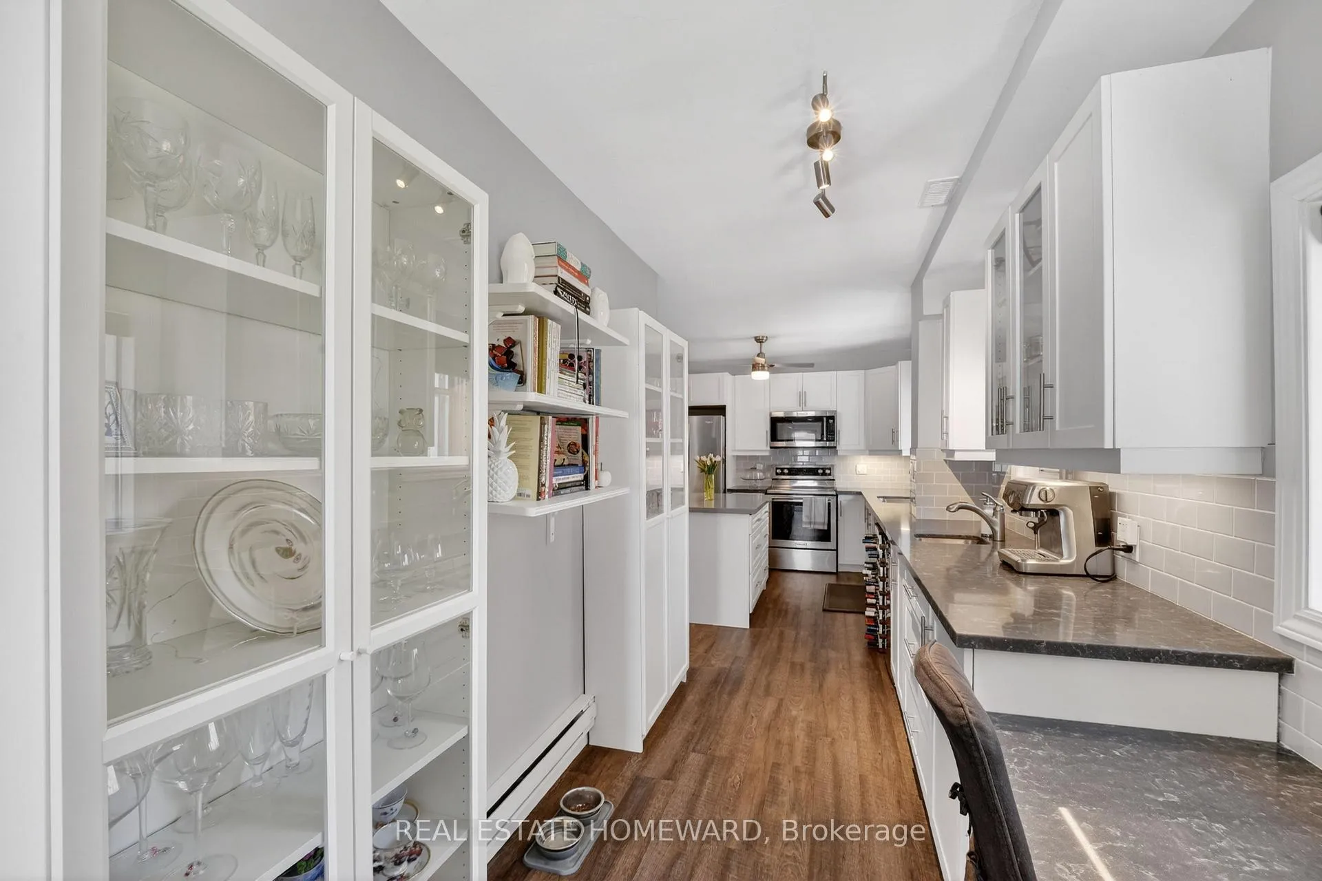 Photo 12 of 15 Bertha Avenue, Scarborough, Clairlea-Birchmount — HOMEH