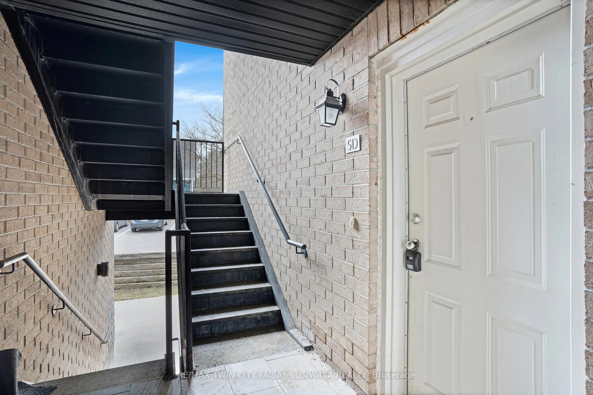 Photo 3 of Unit 5D, 185 Windale Crescent, Kitchener — HOMEH