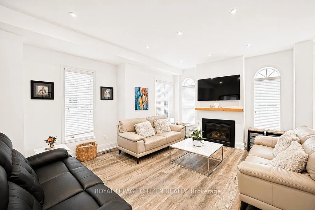 Photo 12 of 33 Tiglio Road, Vaughan, Vellore Village — HOMEH