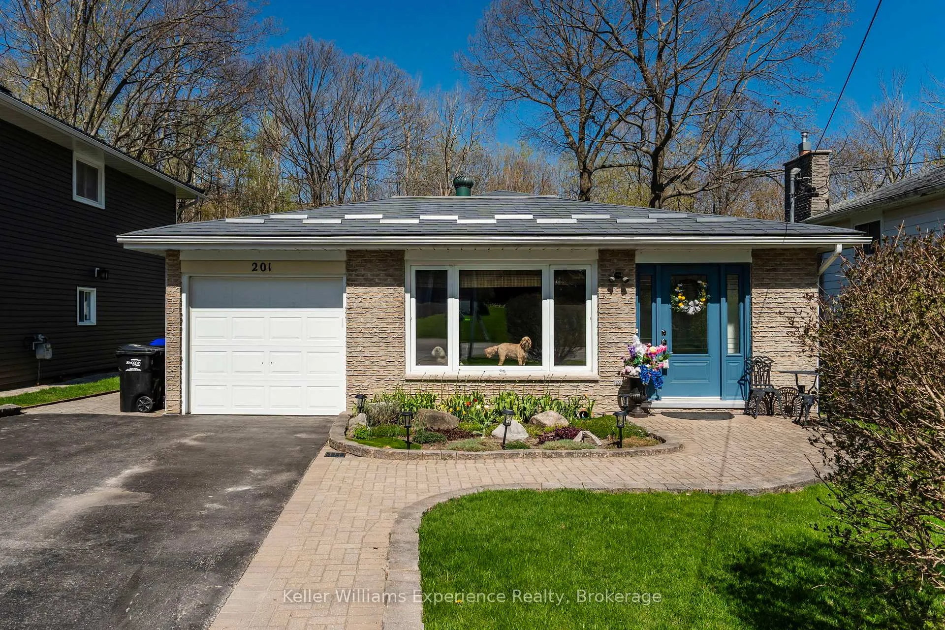 Photo 2 of 201 Bayfield Avenue, Midland — HOMEH