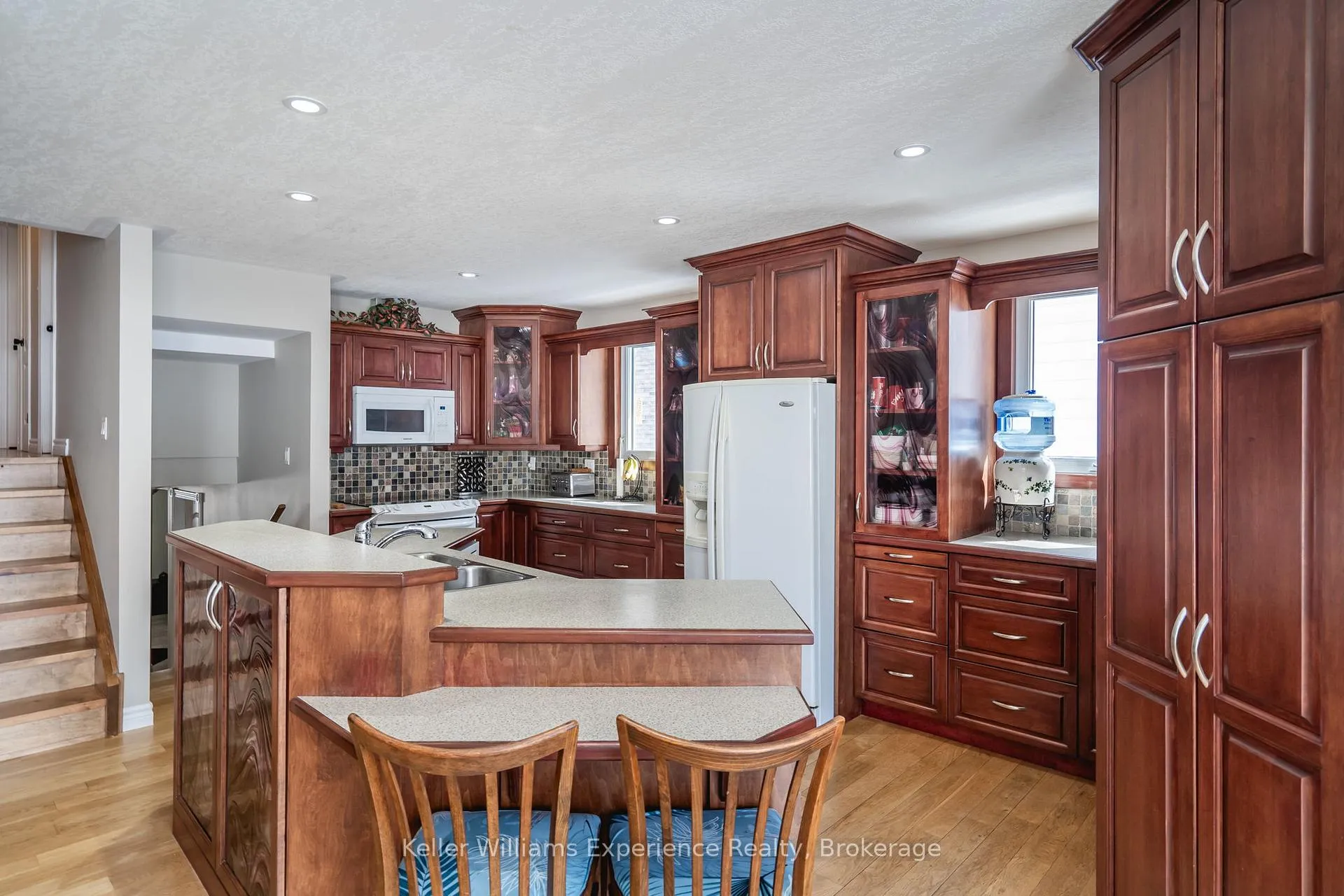 Photo 8 of 201 Bayfield Avenue, Midland — HOMEH