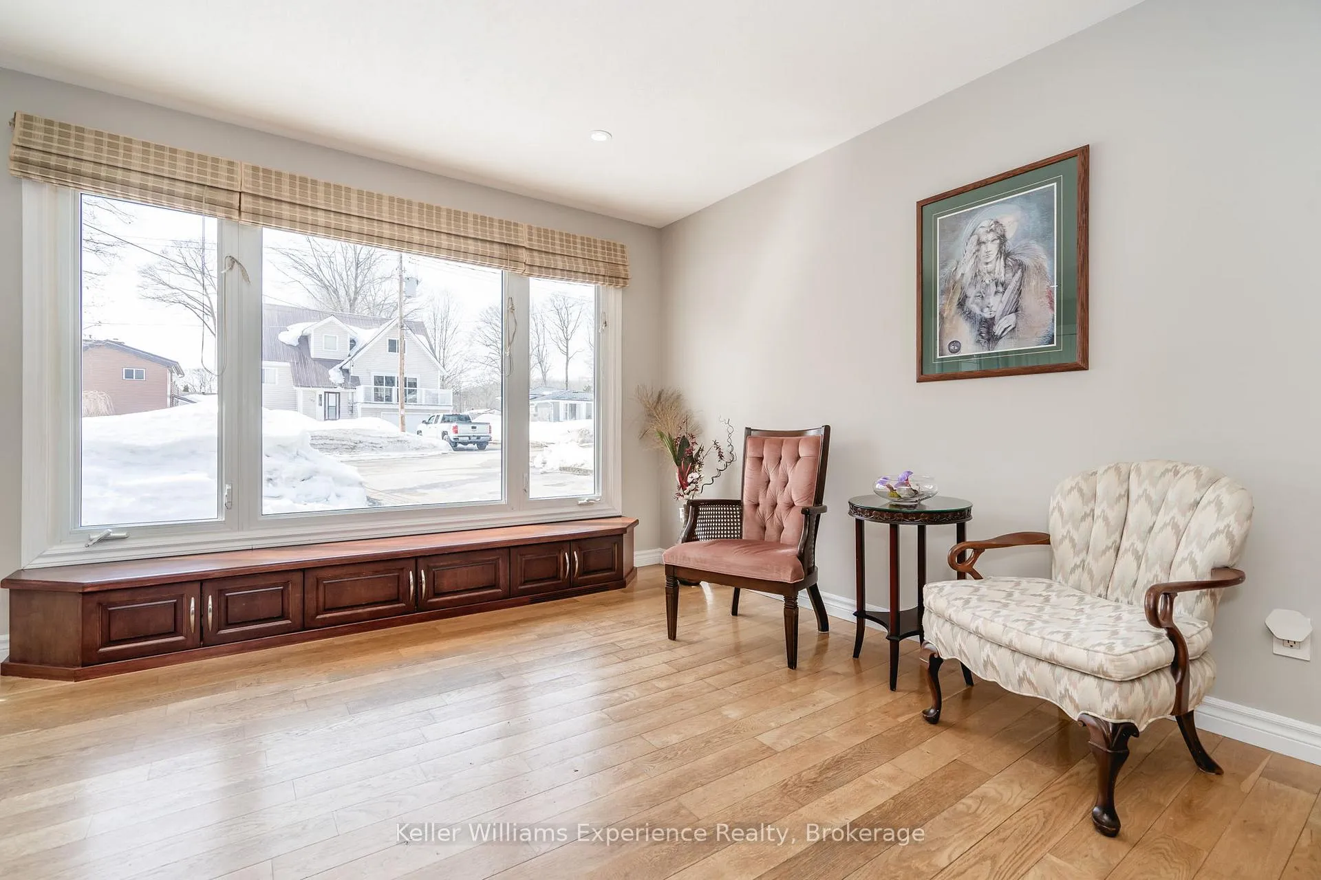 Photo 13 of 201 Bayfield Avenue, Midland — HOMEH