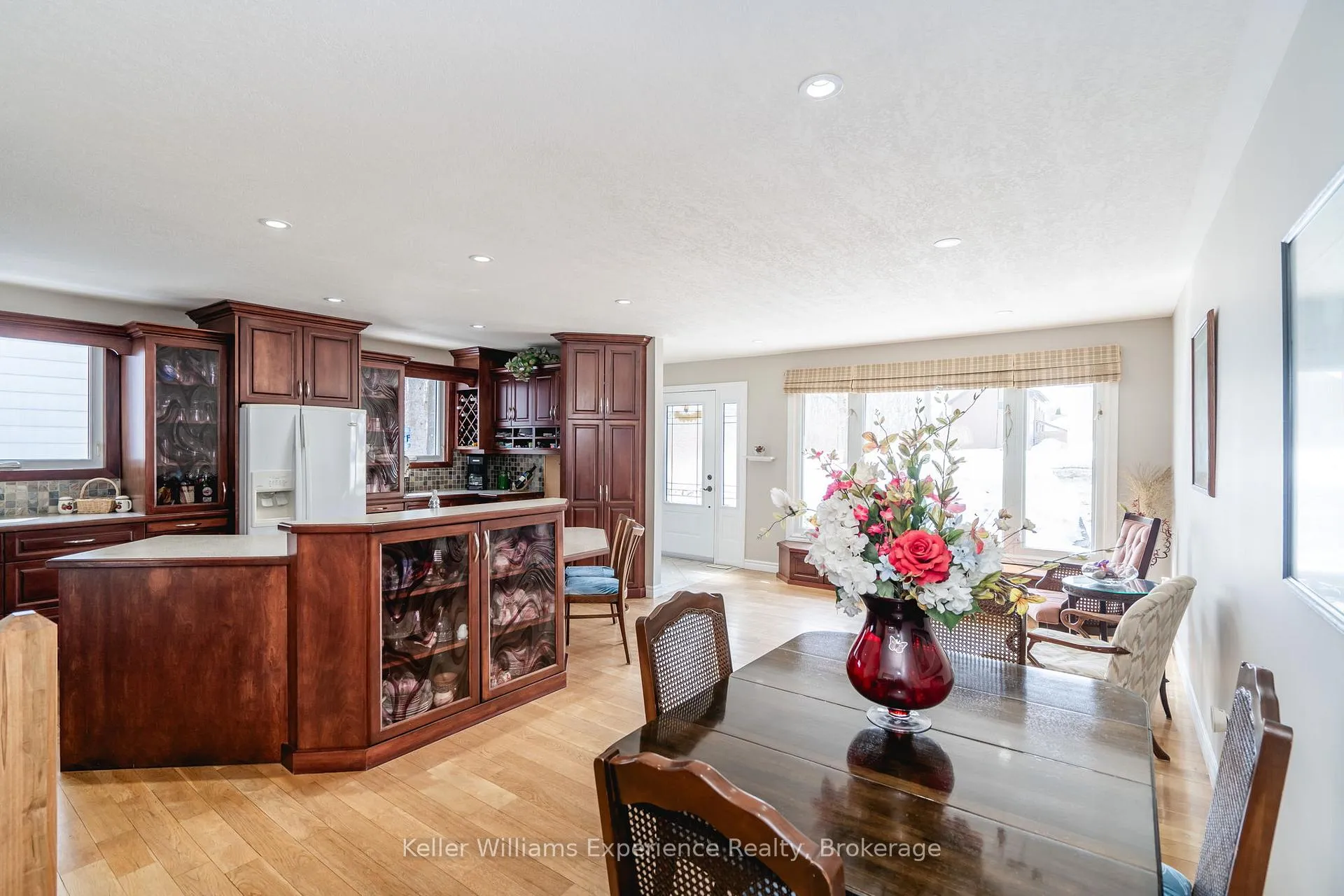 Photo 15 of 201 Bayfield Avenue, Midland — HOMEH