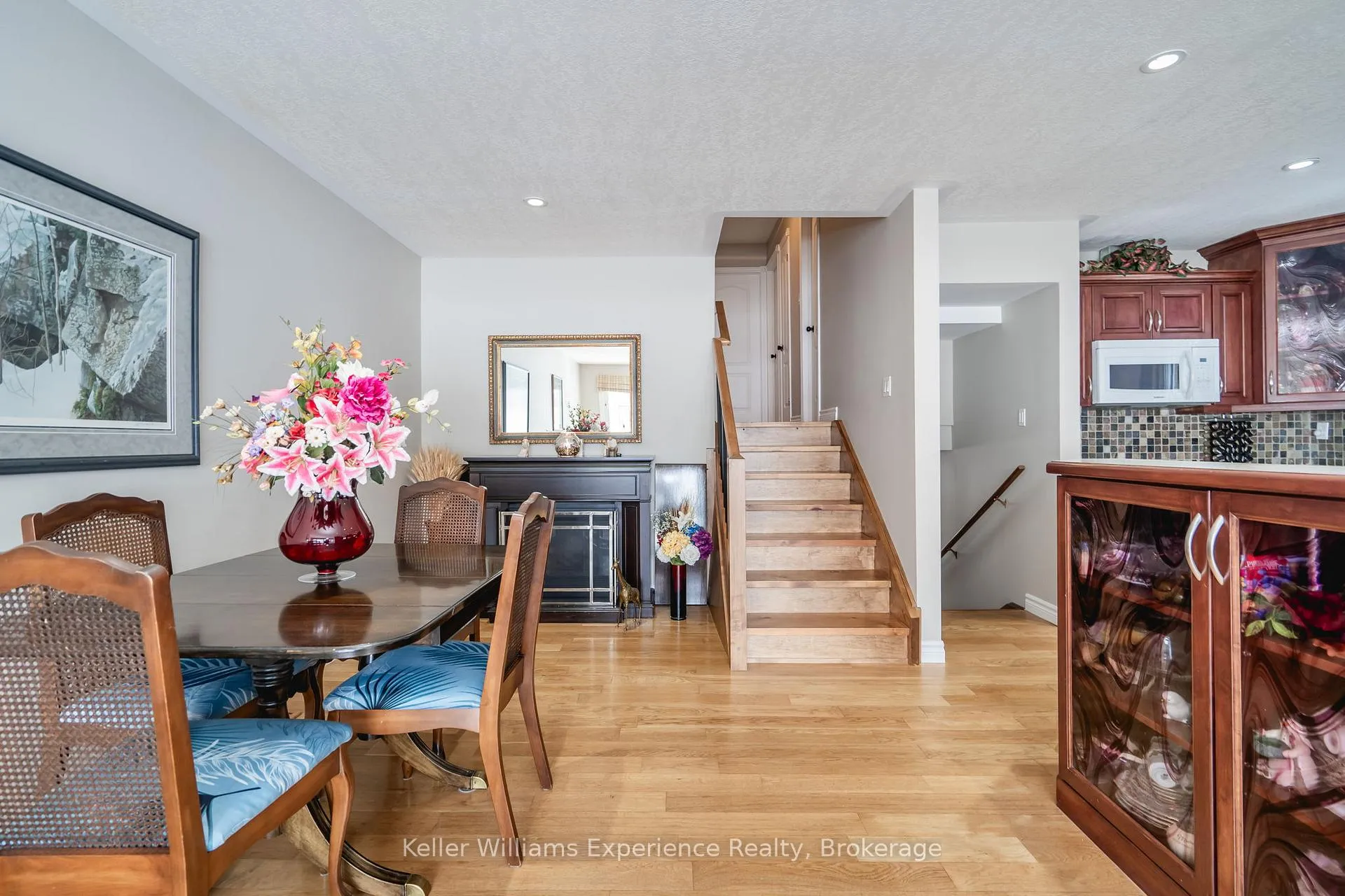 Photo 17 of 201 Bayfield Avenue, Midland — HOMEH