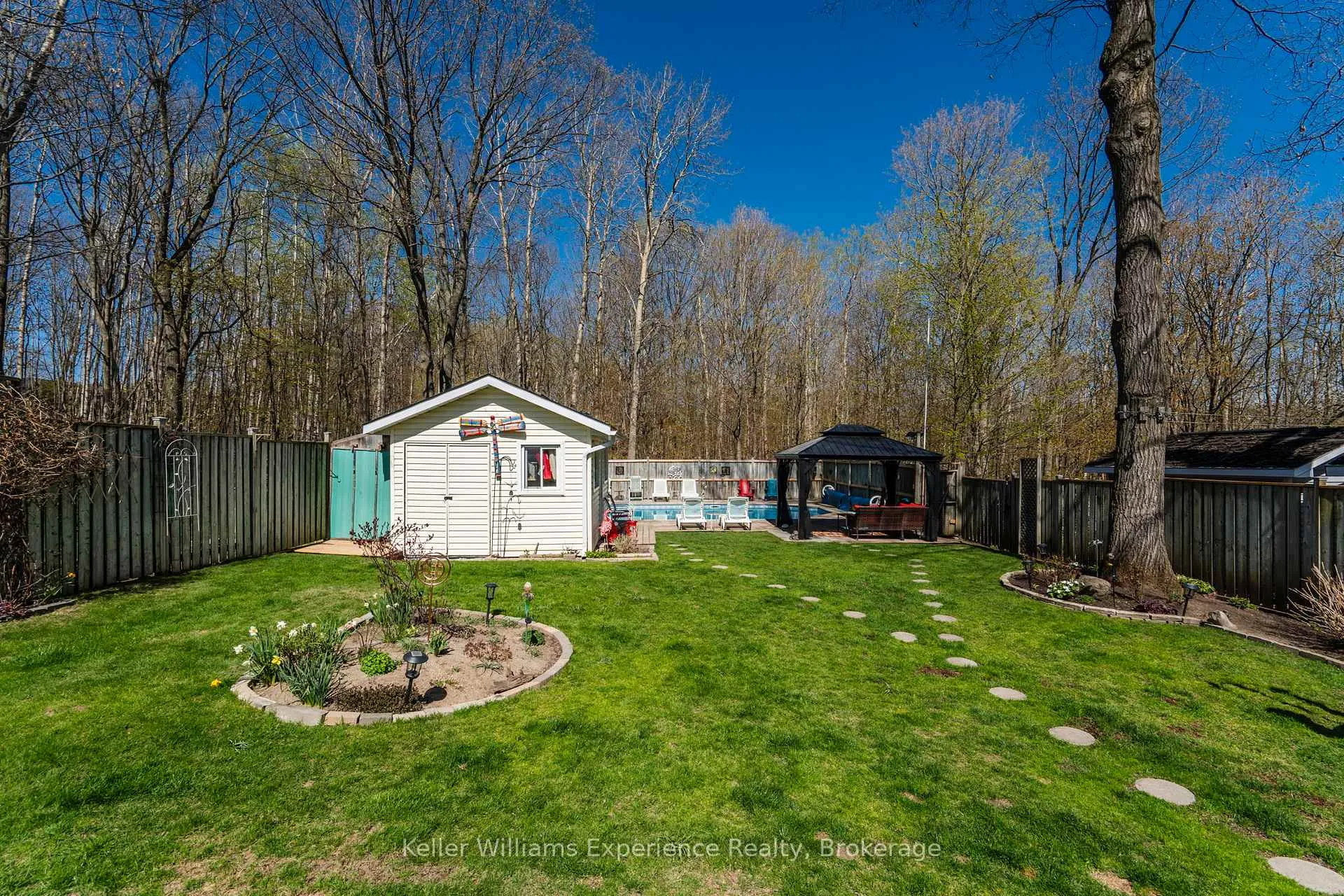 Photo 41 of 201 Bayfield Avenue, Midland — HOMEH
