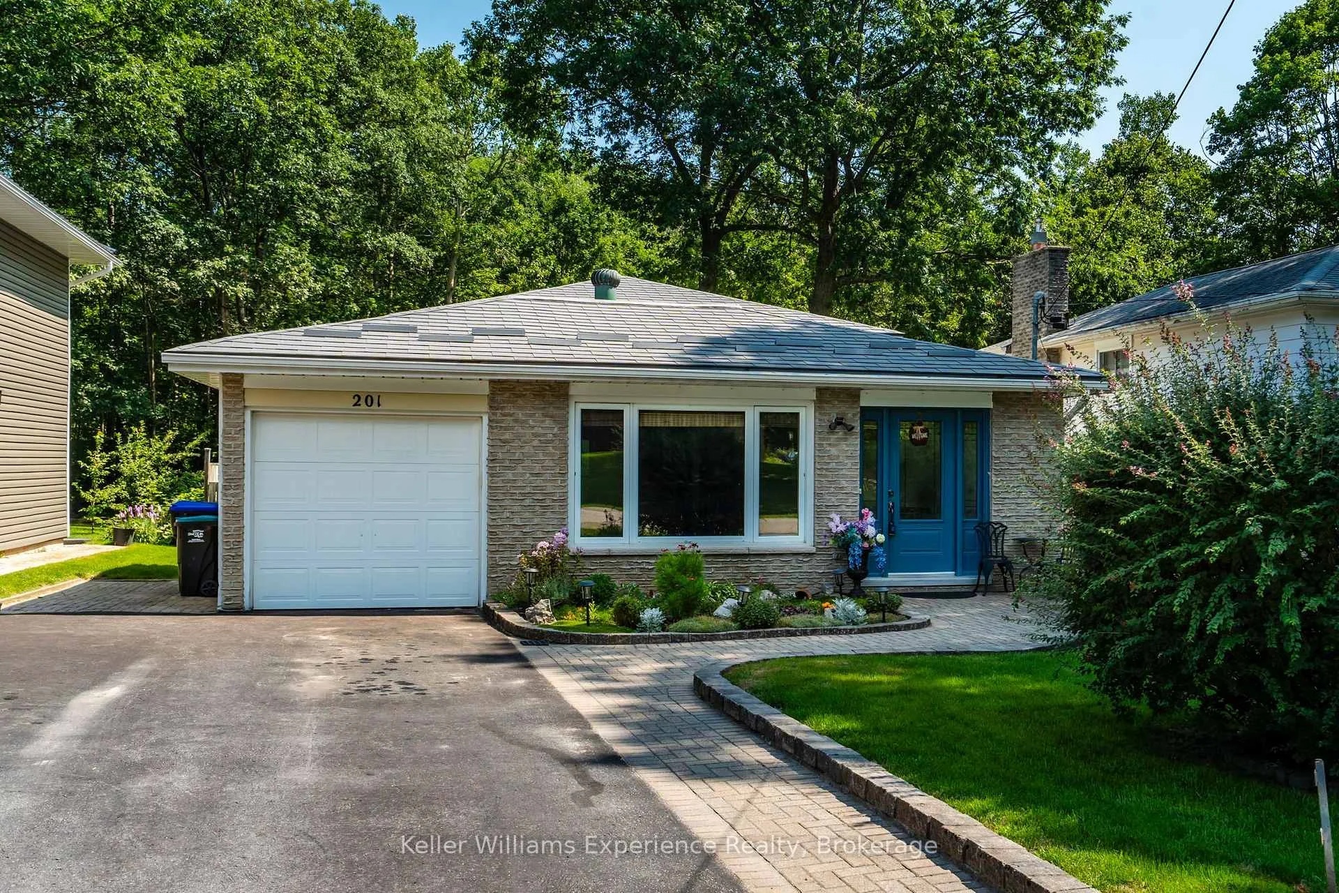 Photo 1 of 201 Bayfield Avenue, Midland — HOMEH